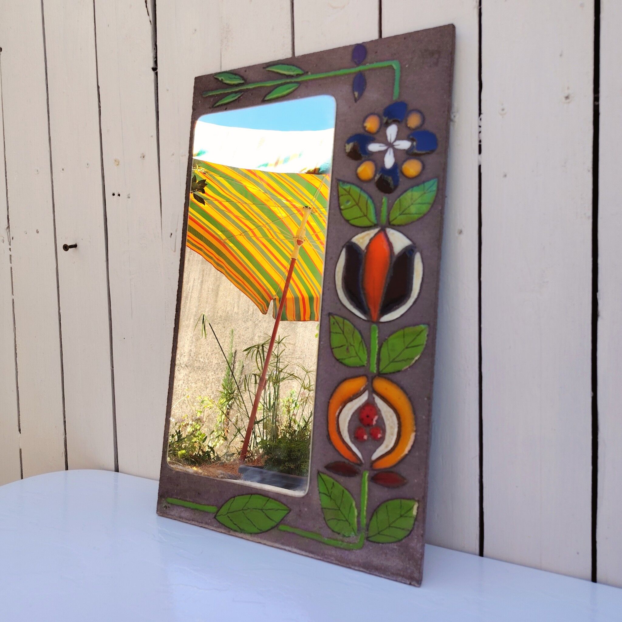 Miroir pierre de lave, fleurs émaillées, années 60-70