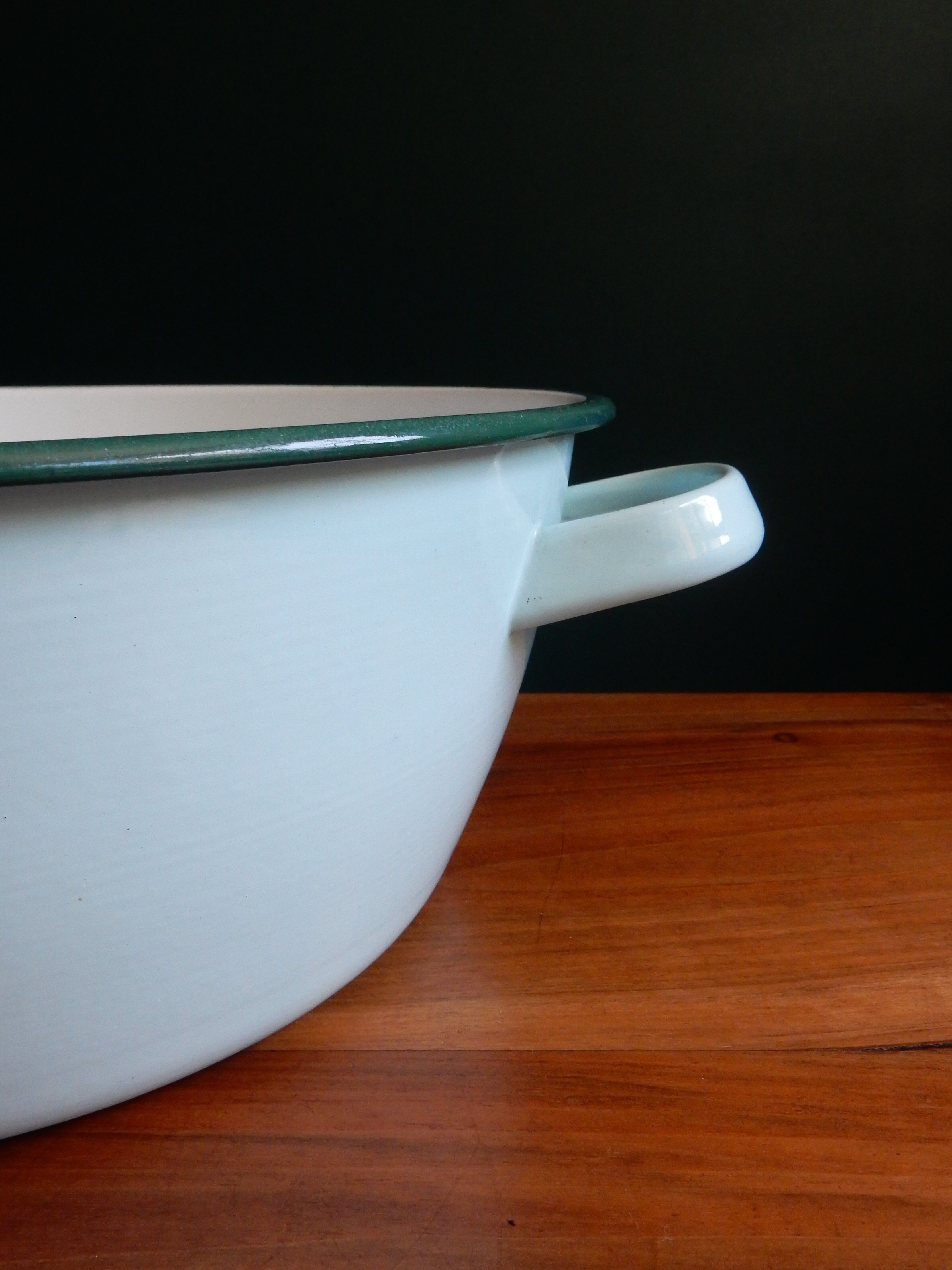 Enamelled metal basin from the 50s mint green