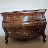 Curved chest of drawers