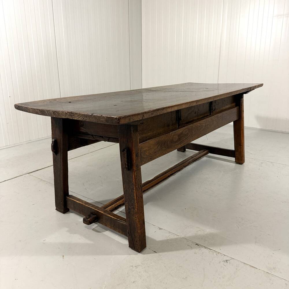Table basse espagnole antique brutaliste