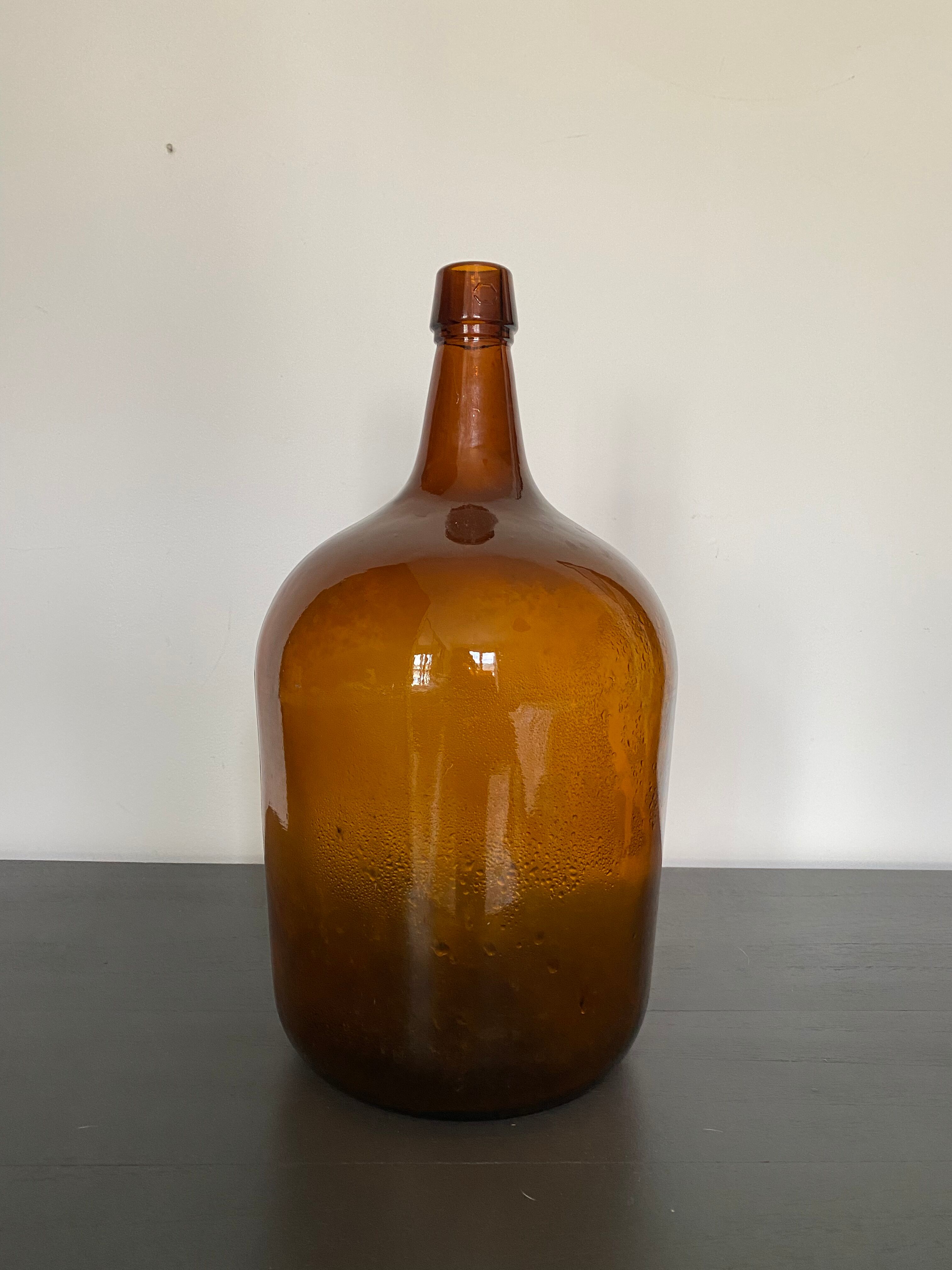 Demijohn amber