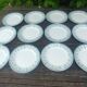 Lot de douze assiettes plates en terre de fer de la faïencerie Moulin des L