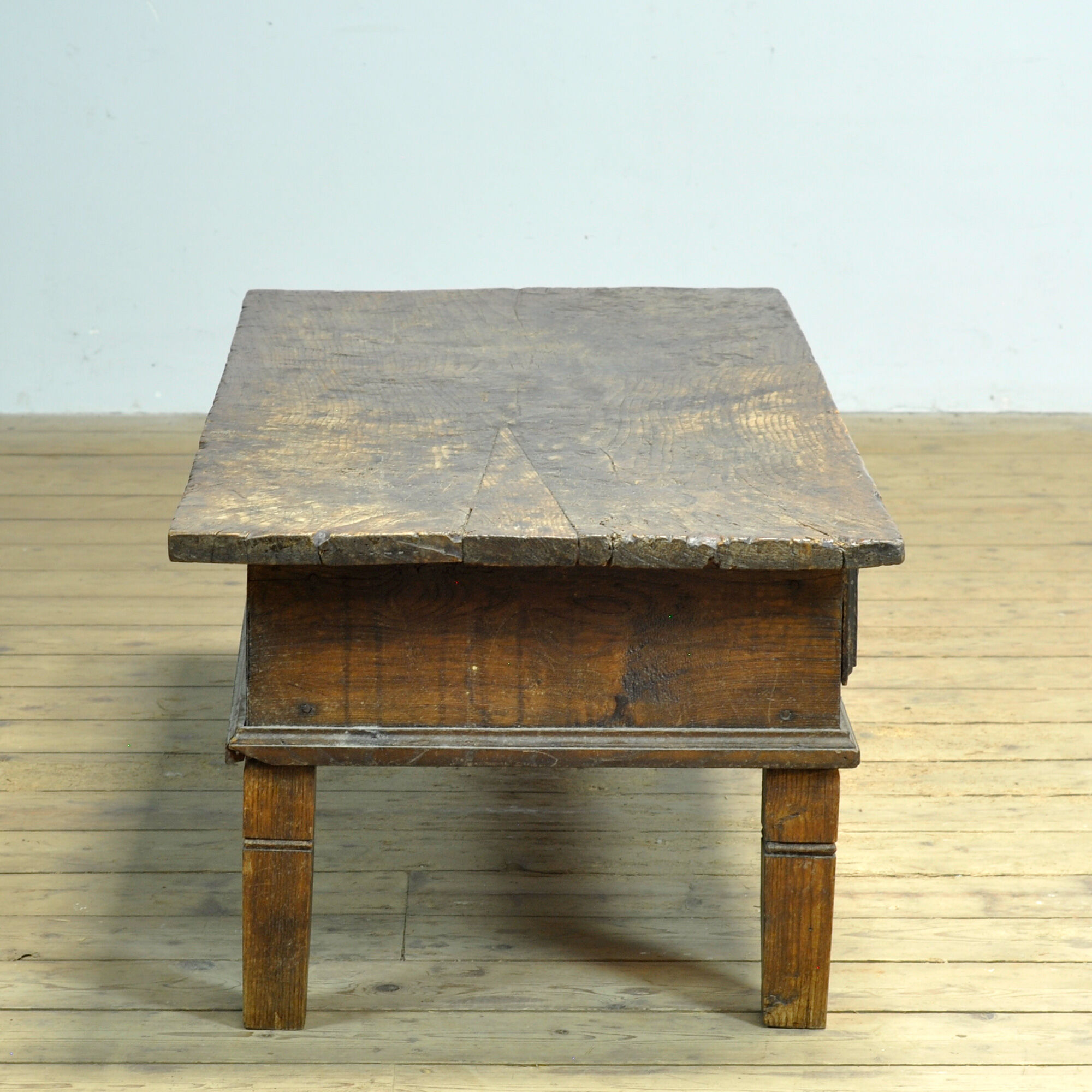 Table basse en chêne, vers 1820