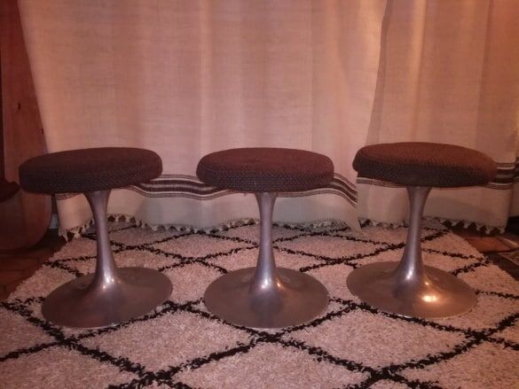 3 design stools with tulip sats