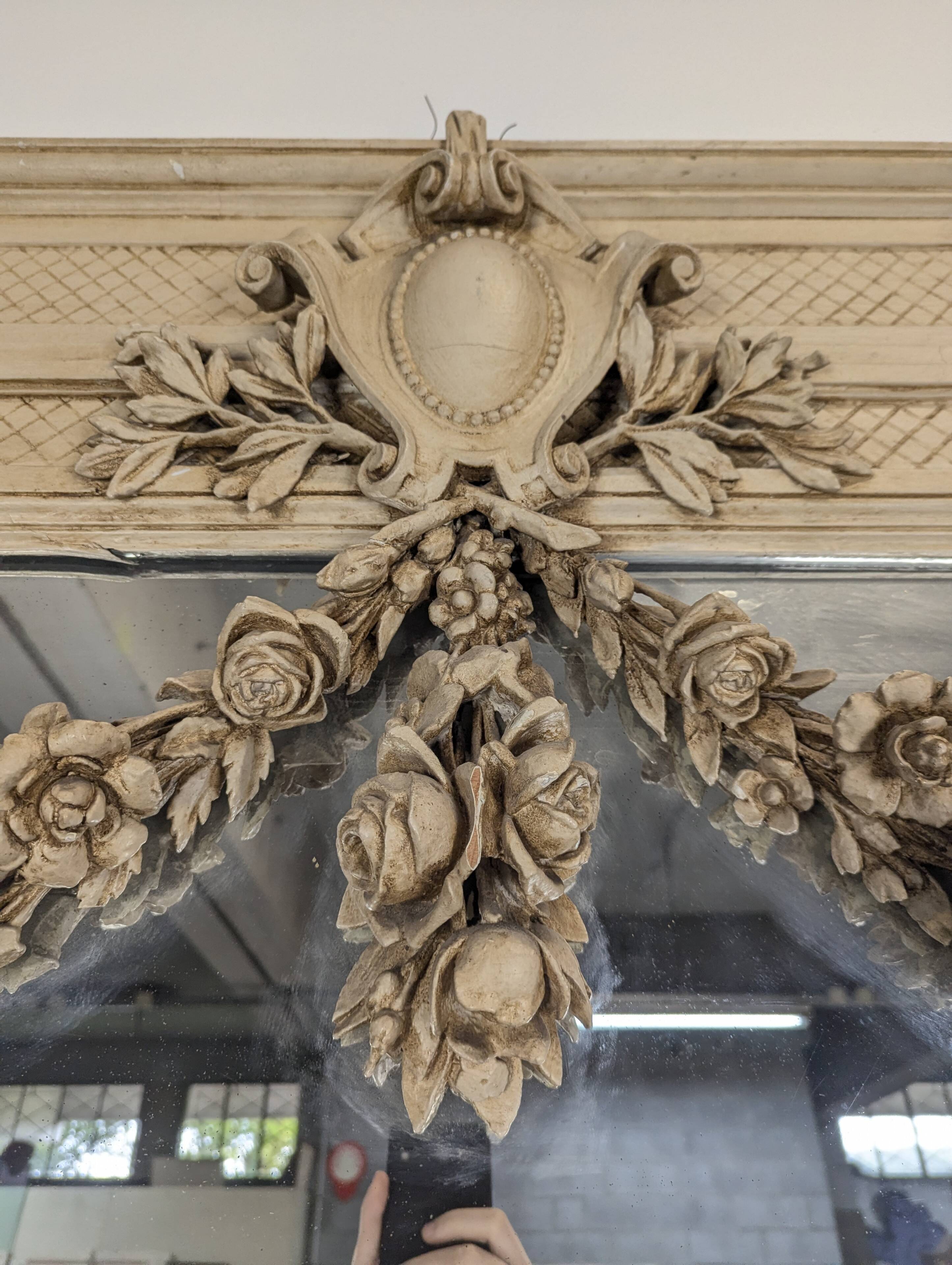 Miroir d'entrée de Château réchampi de style Louis XVI