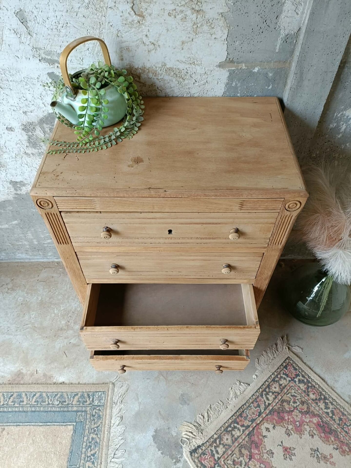 Parisian commode