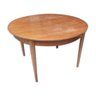 Extendable round table of the 1960s