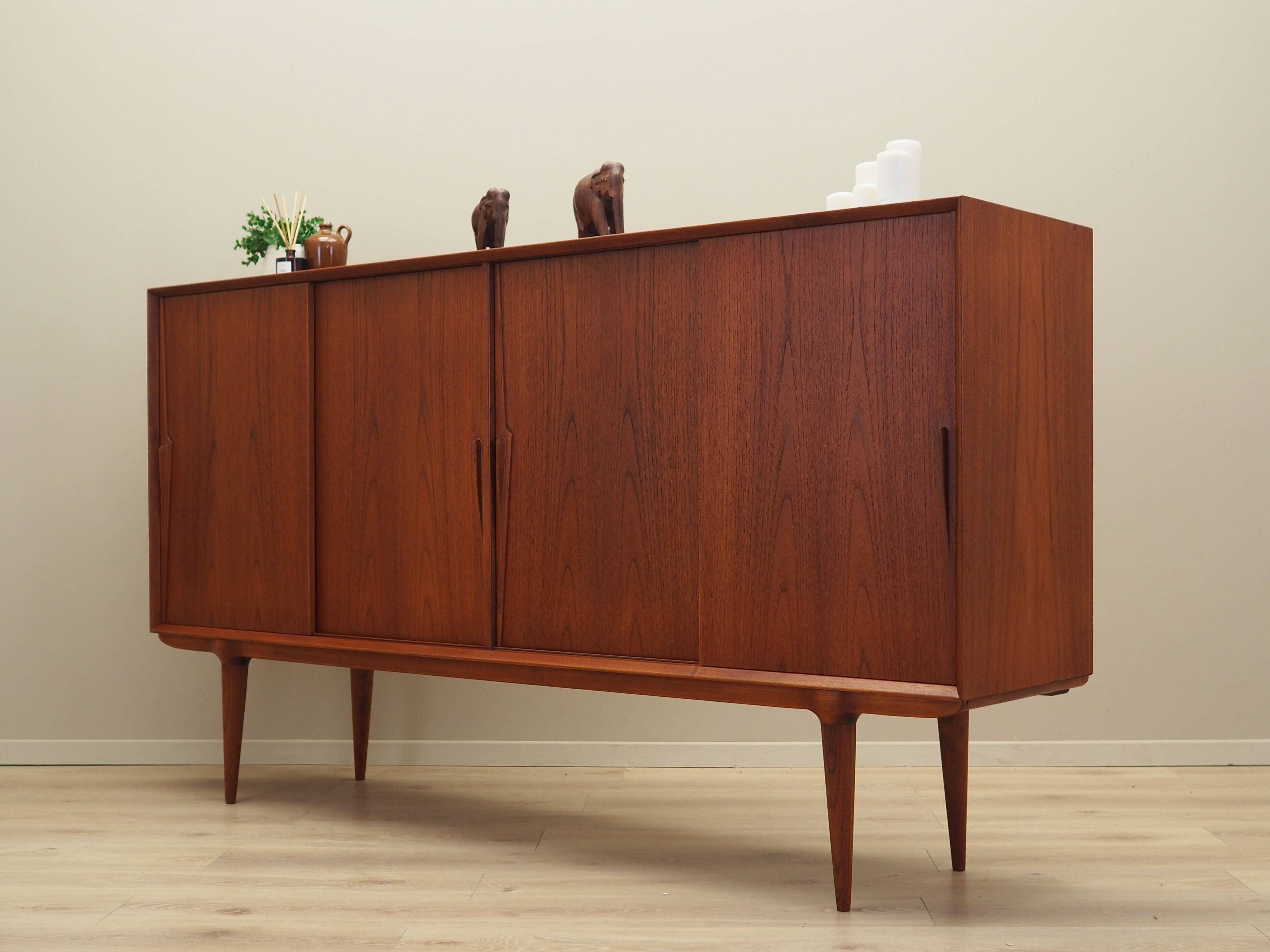 Buffet haut en teck, design danois, années 1970, fabriqué par Omann Jun