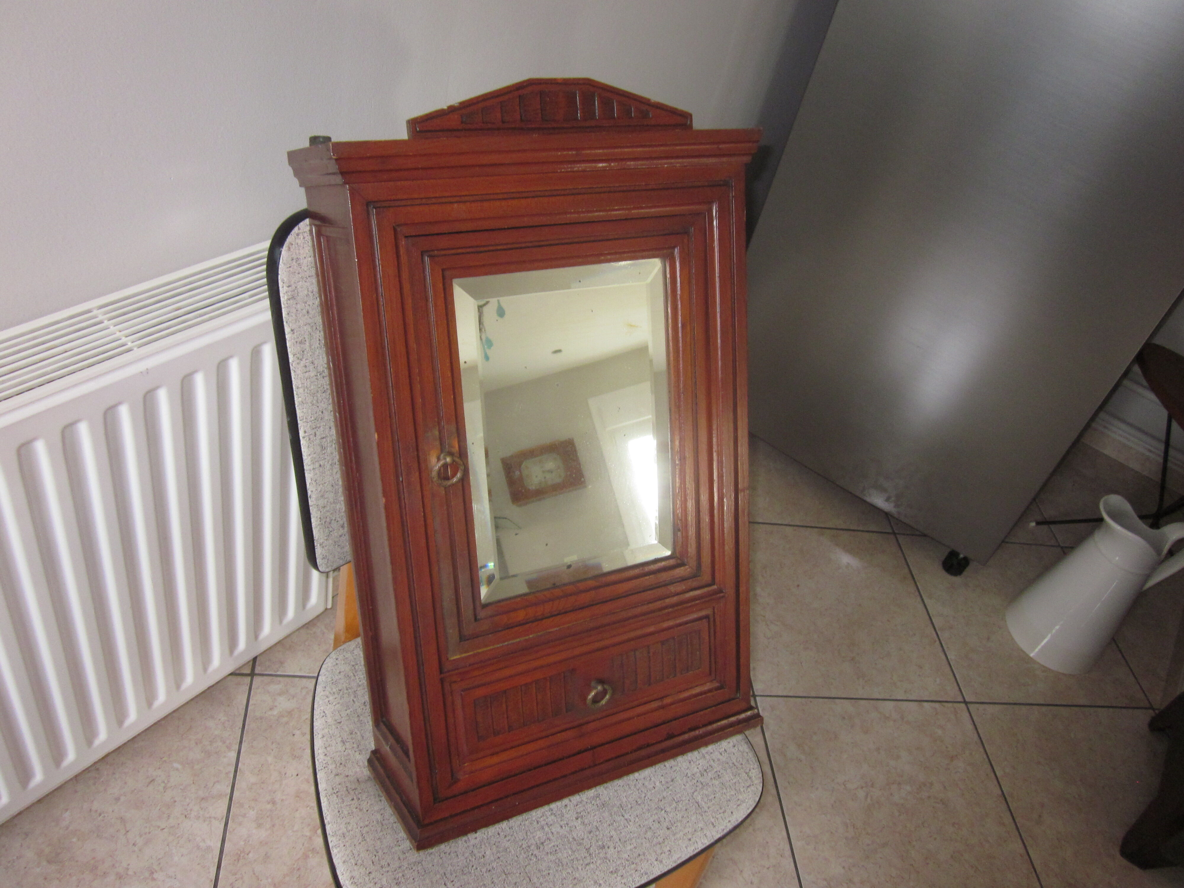 Toilet cabinet of the 1930s