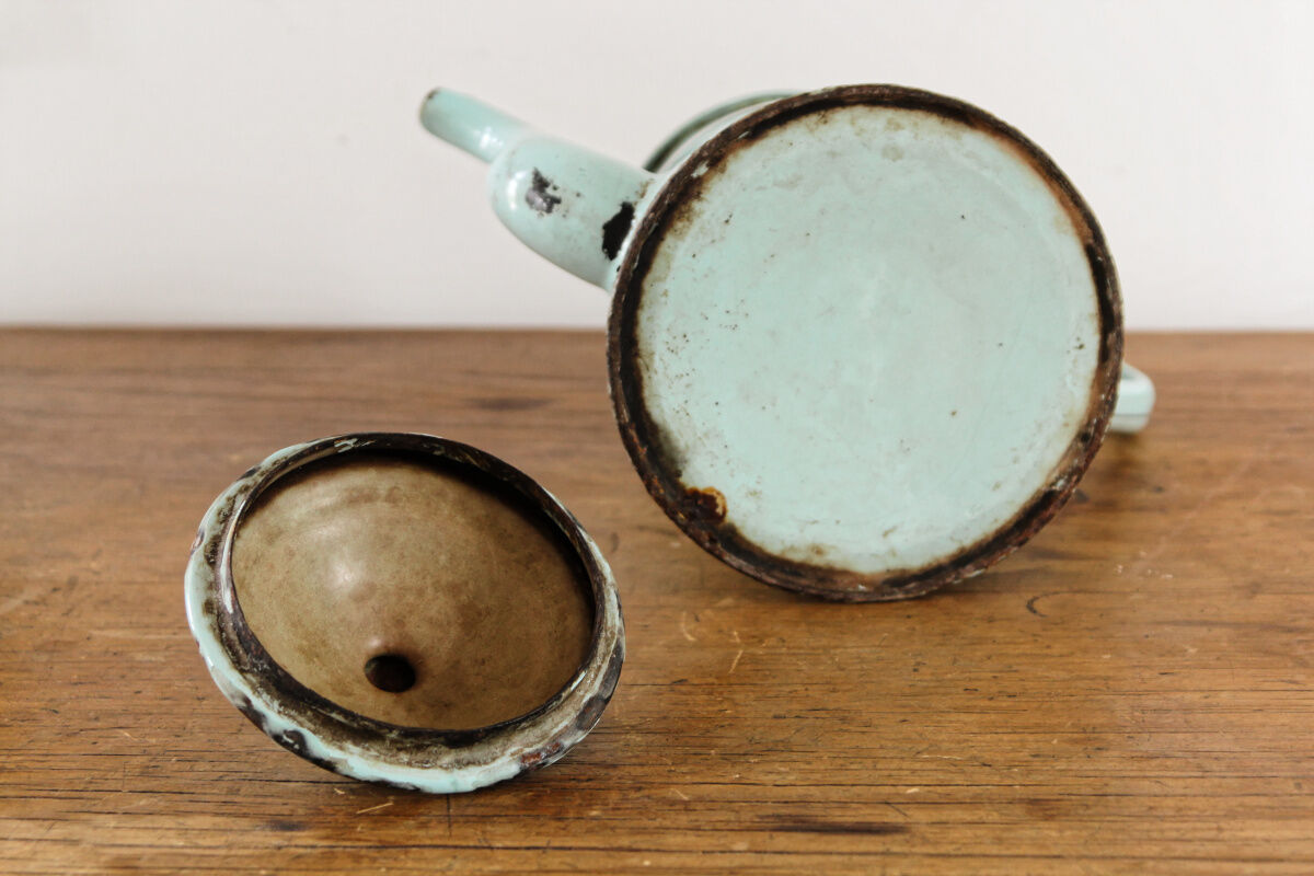 Cafetière en tôle émaillée