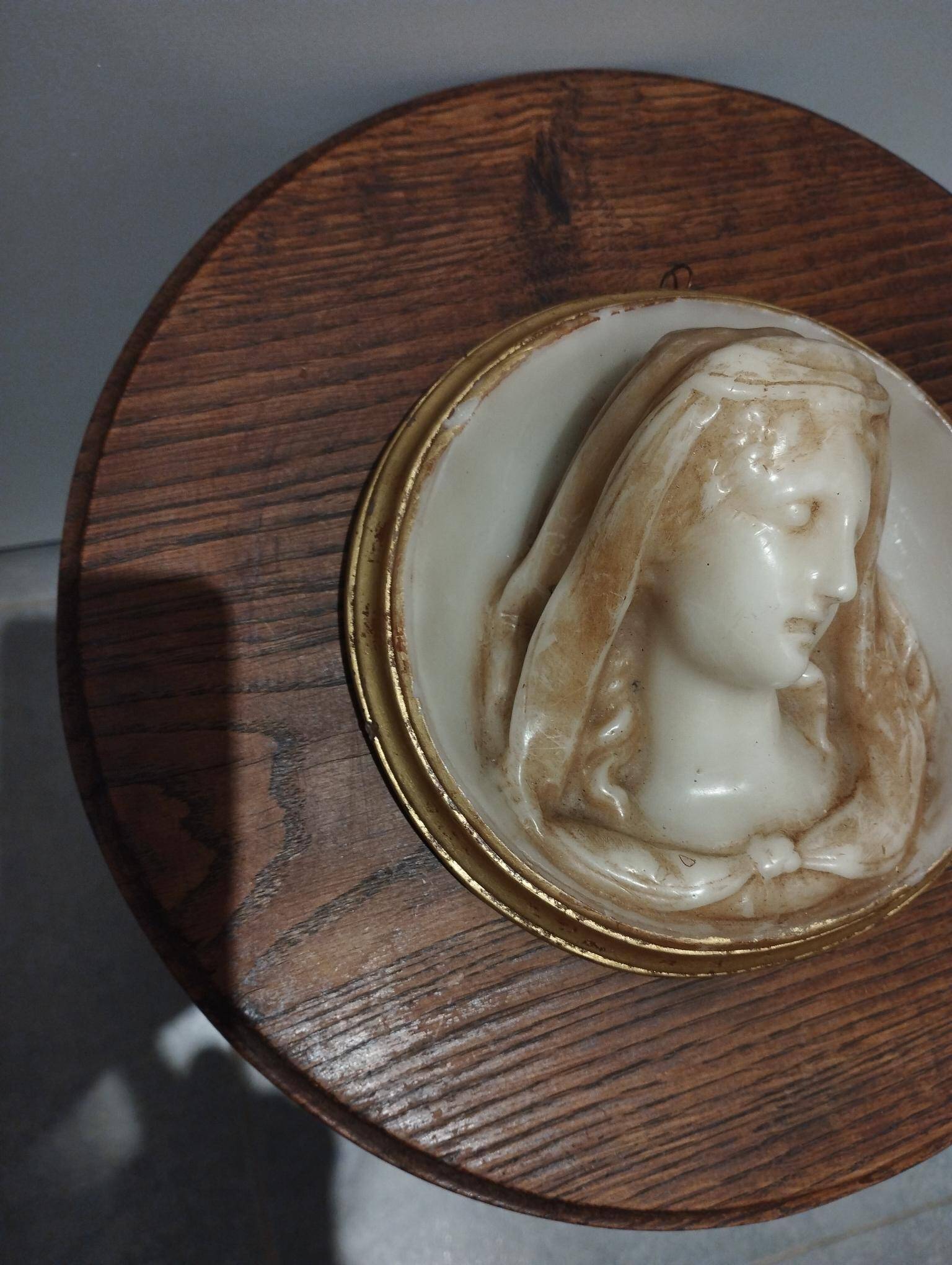 Relief portrait in the shape of a medallion - Napoléon III period