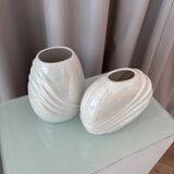 Paire de vases vintage en céramique blanche irisée
