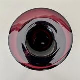 Vase en verre violet vers les années 1960