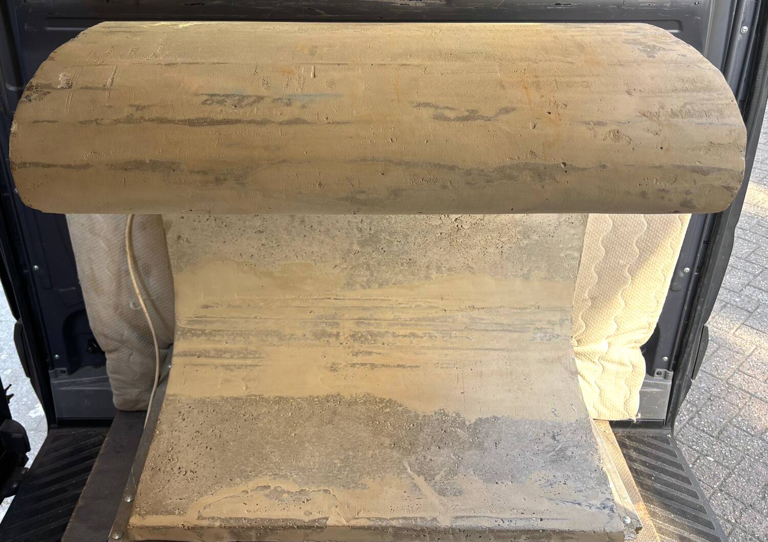 Lampadaire en béton « Borne » de Le Corbusier