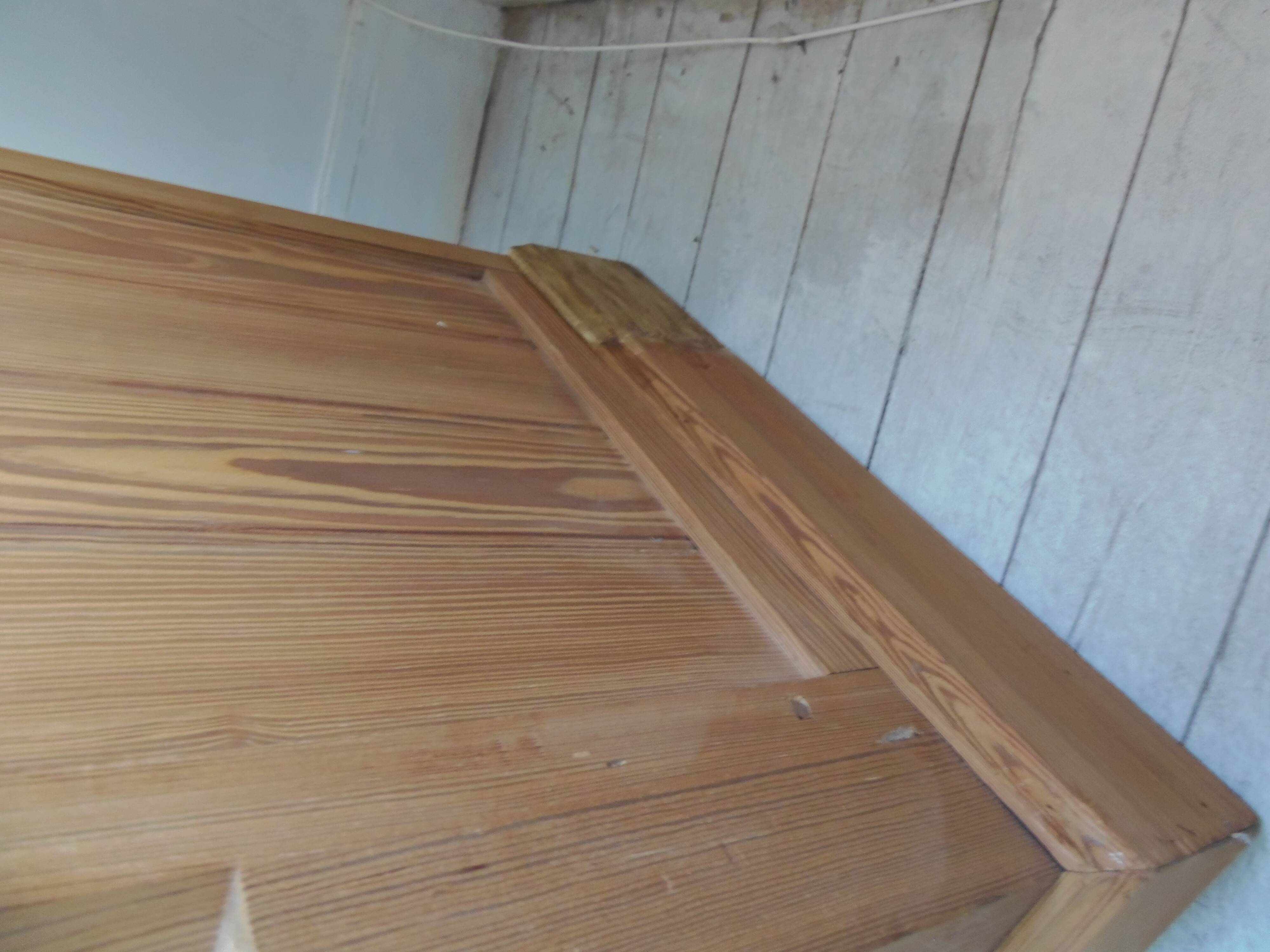 Lingerie, wardrobe, dresser from 1905 in pitch pine with a waxed finish.