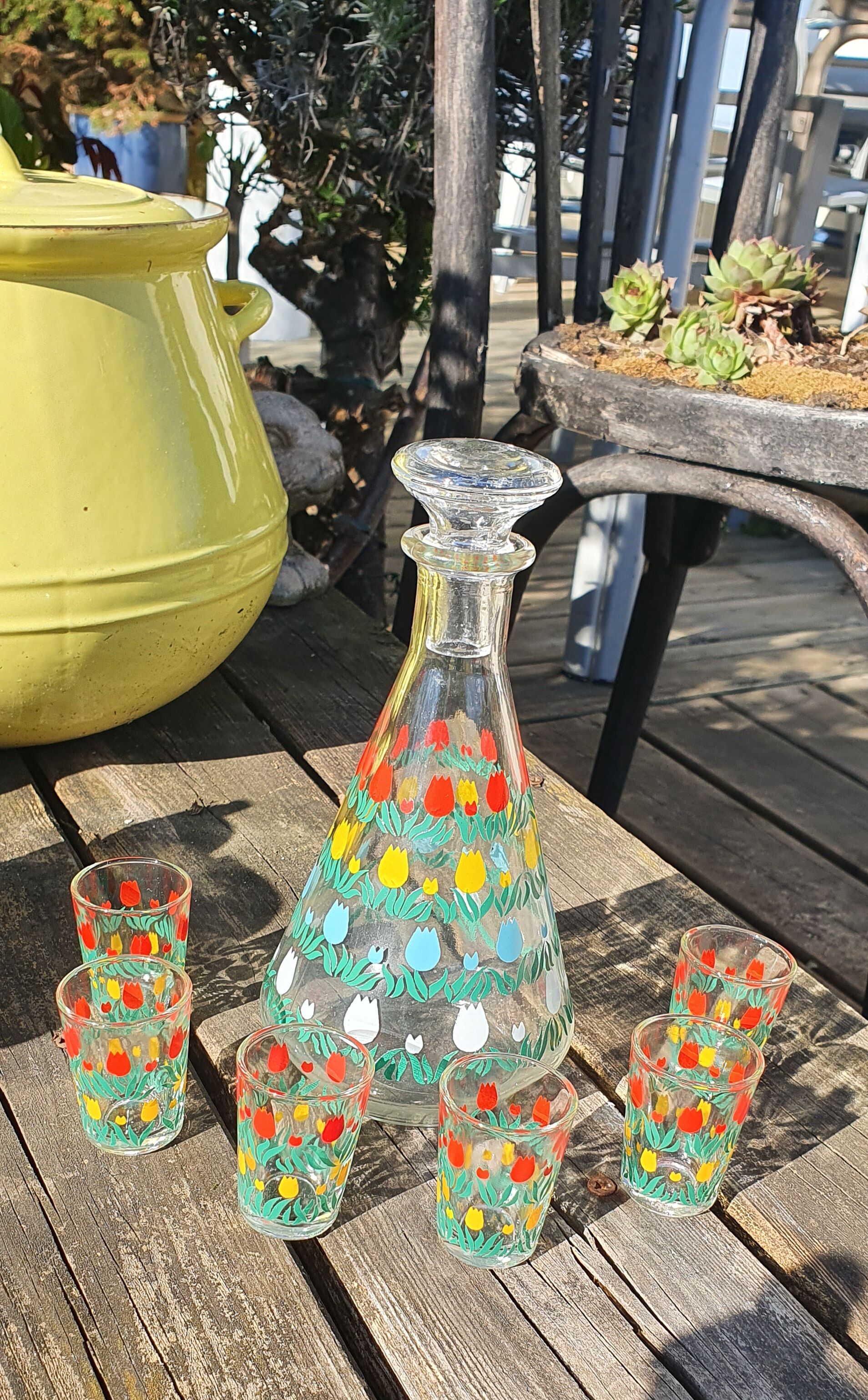 Vintage alcohol service