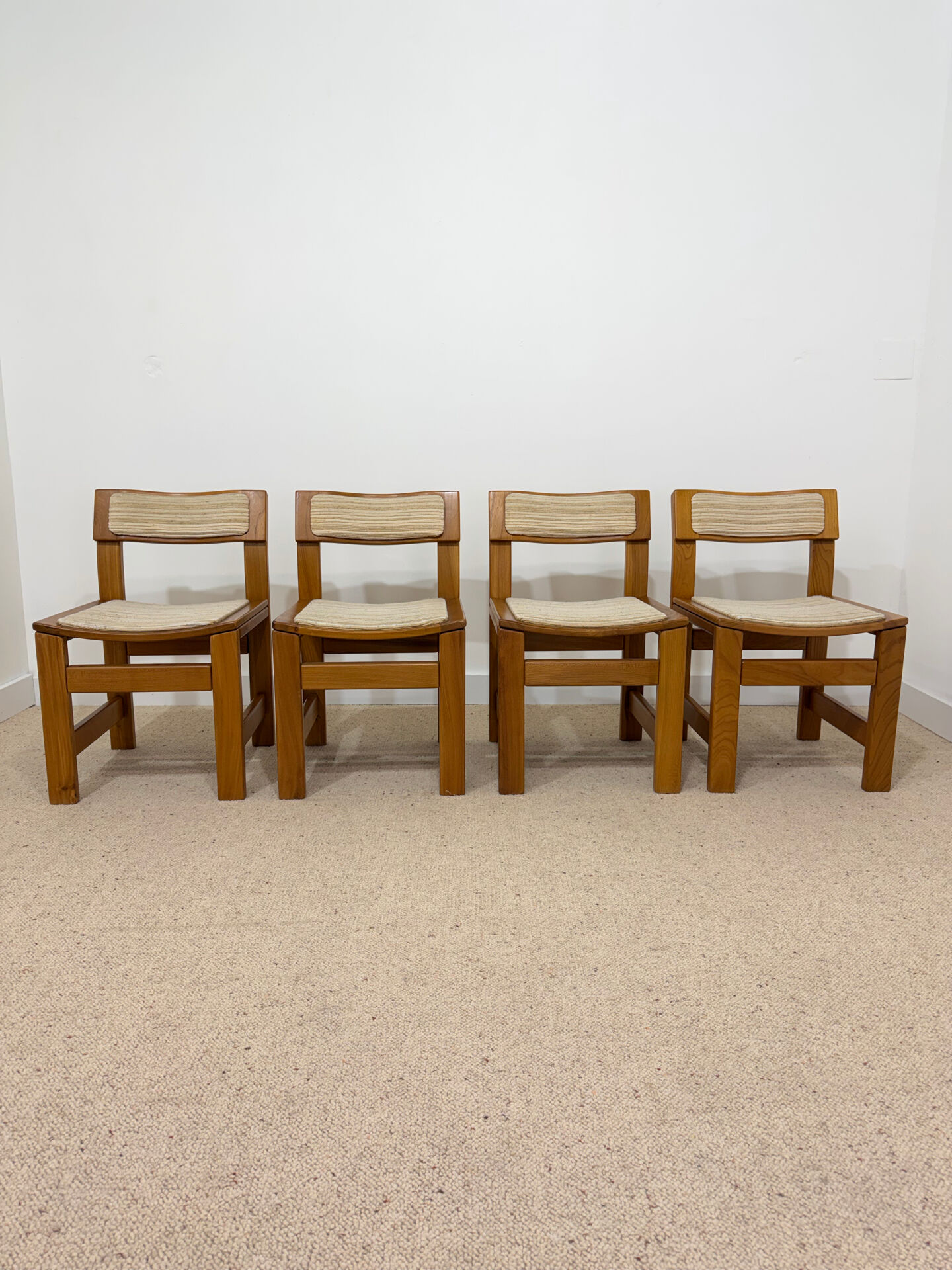 4 chaises en orme massif années 70