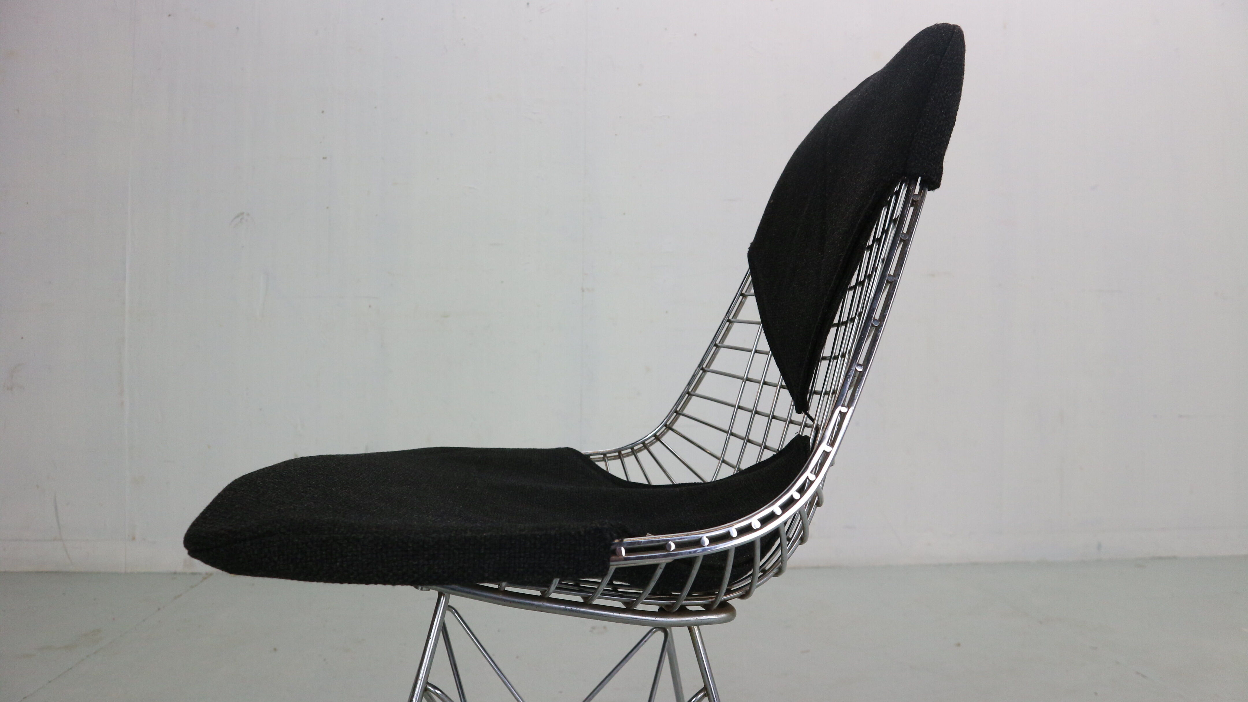 "DKR-2" Set of 4 Wire Chairs 'Bikini' by Eames for Herman Miller, 1960
