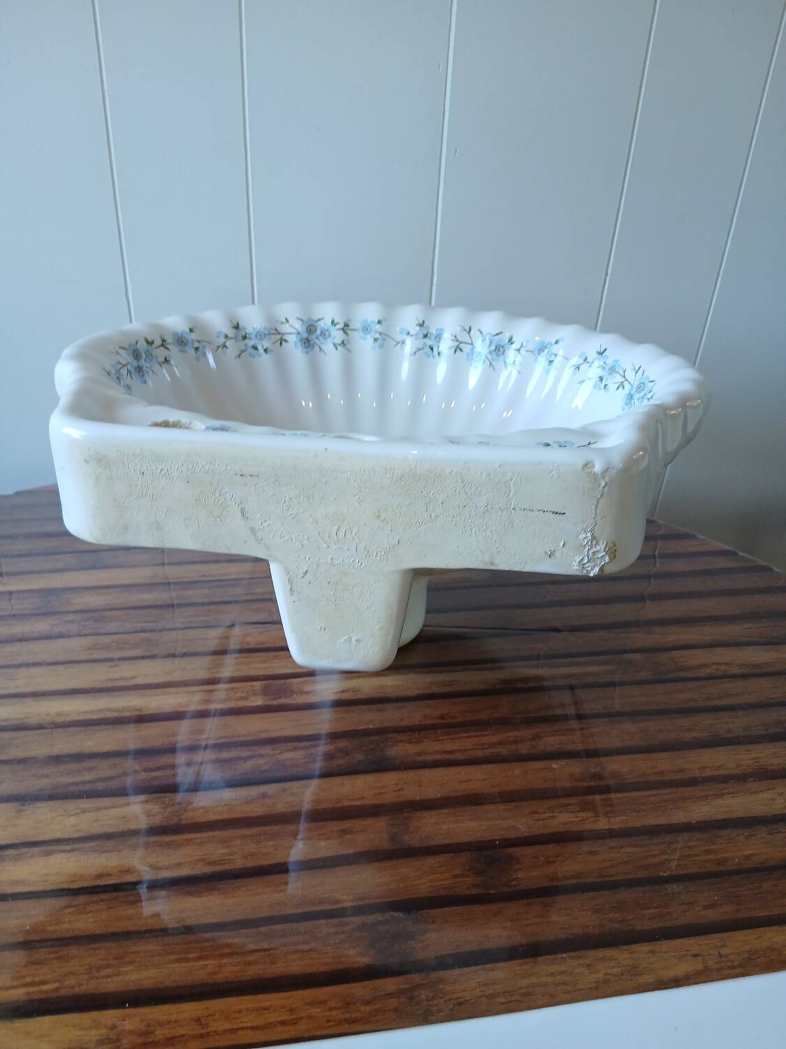 Lave mains et sa tablette en porcelaine