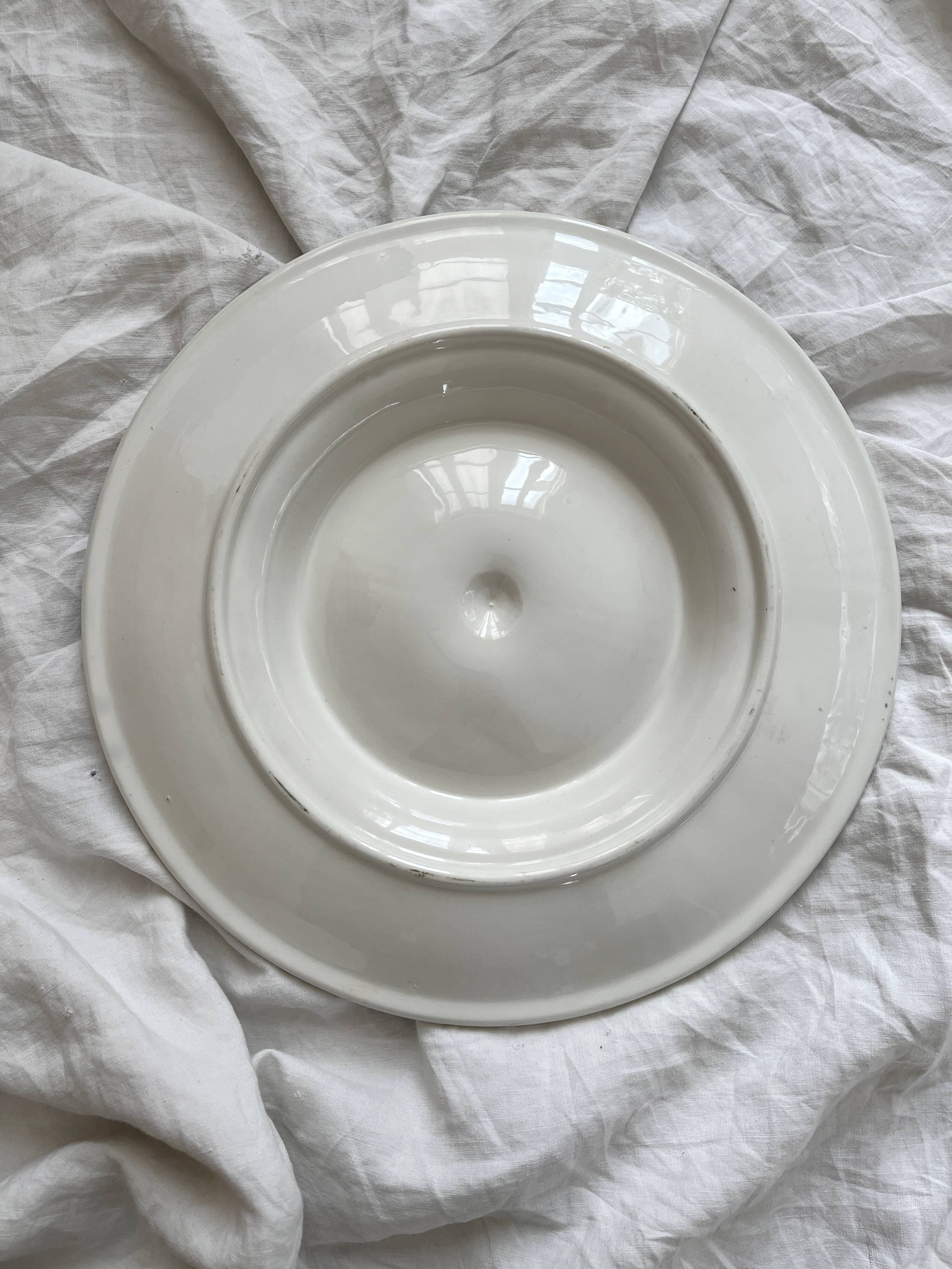 Round oyster or shell dish, vintage earthenware slip