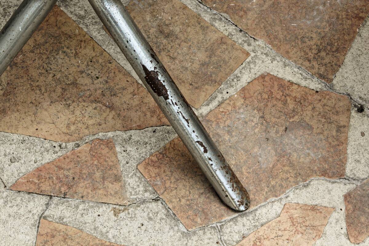 Vintage parrot, 1970s, in chrome metal.