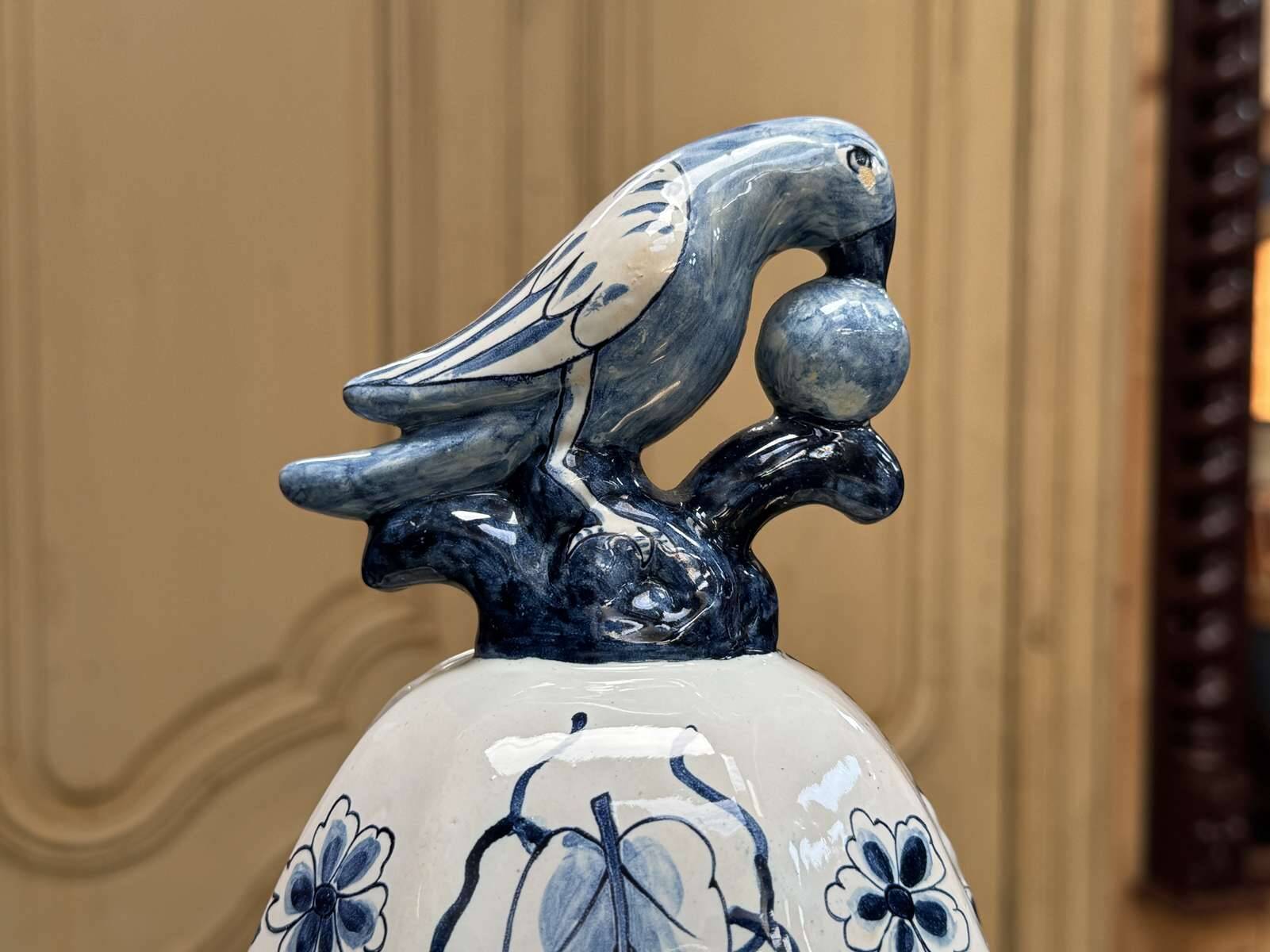 Large baluster vase with parrot - Holland, Delft 19th century