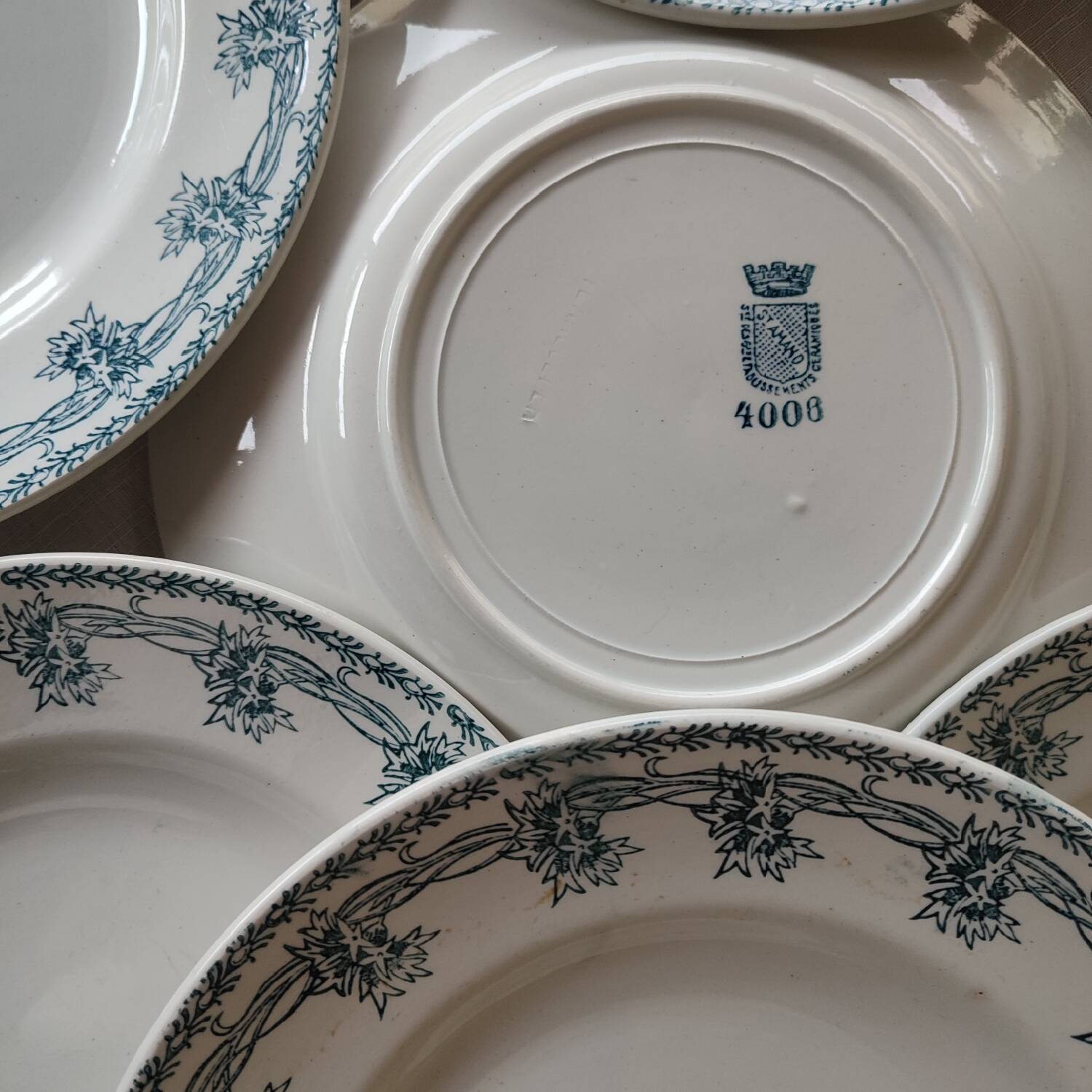 Set of 6 iron earth flat plates St Amand 4006