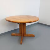 Vintage round pine table from the 60s and 70s with extensions