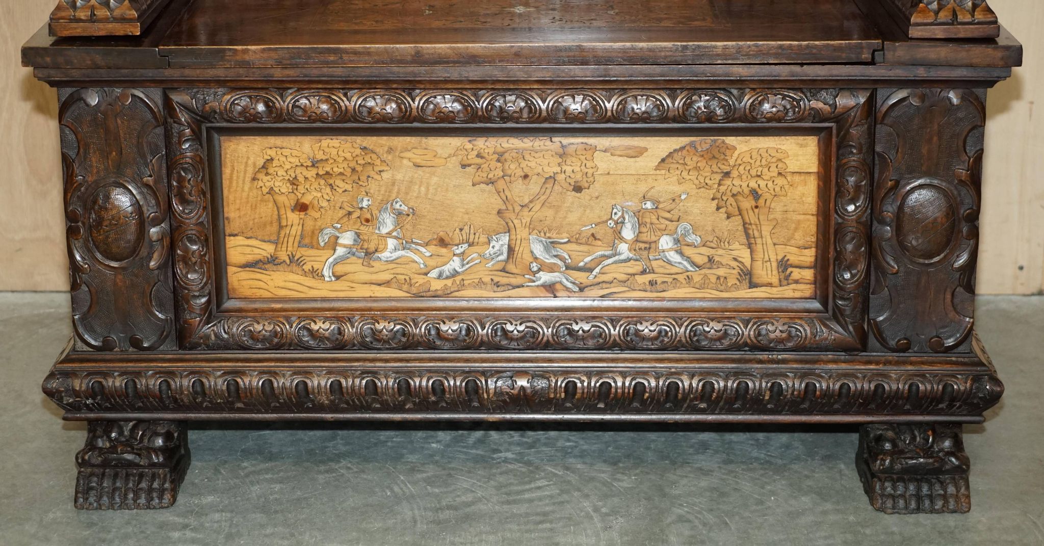 Banc Monks Antique Sculpté Lion Griffon 1860 avec Rangement