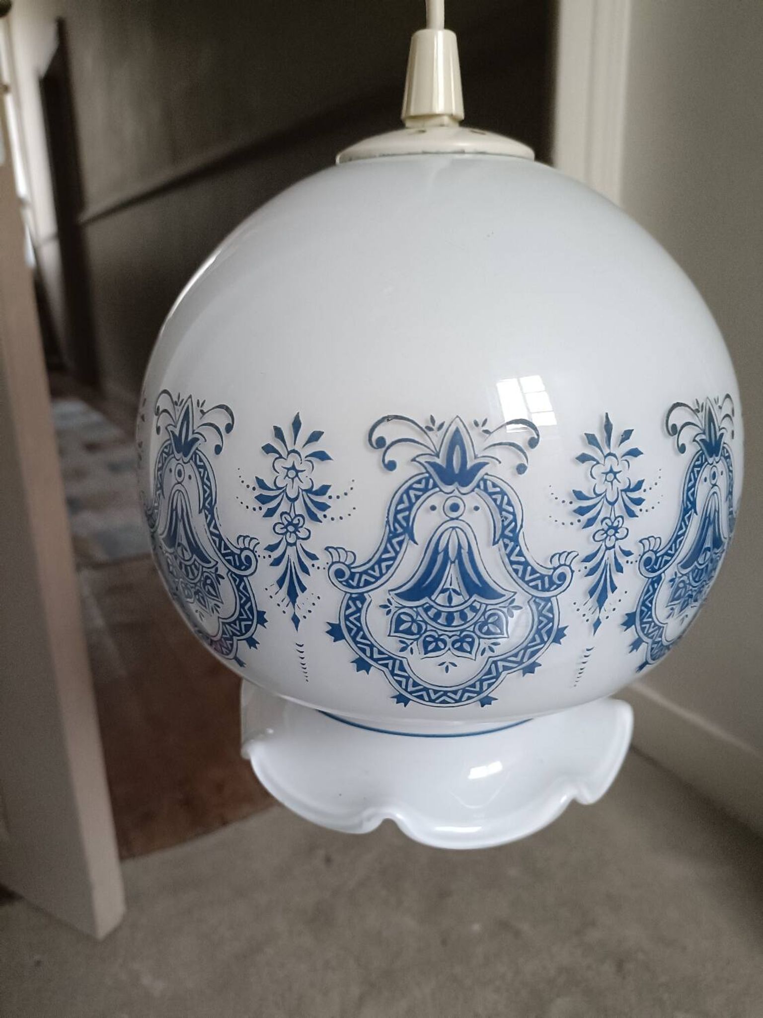 Suspension, boule de bain en opaline