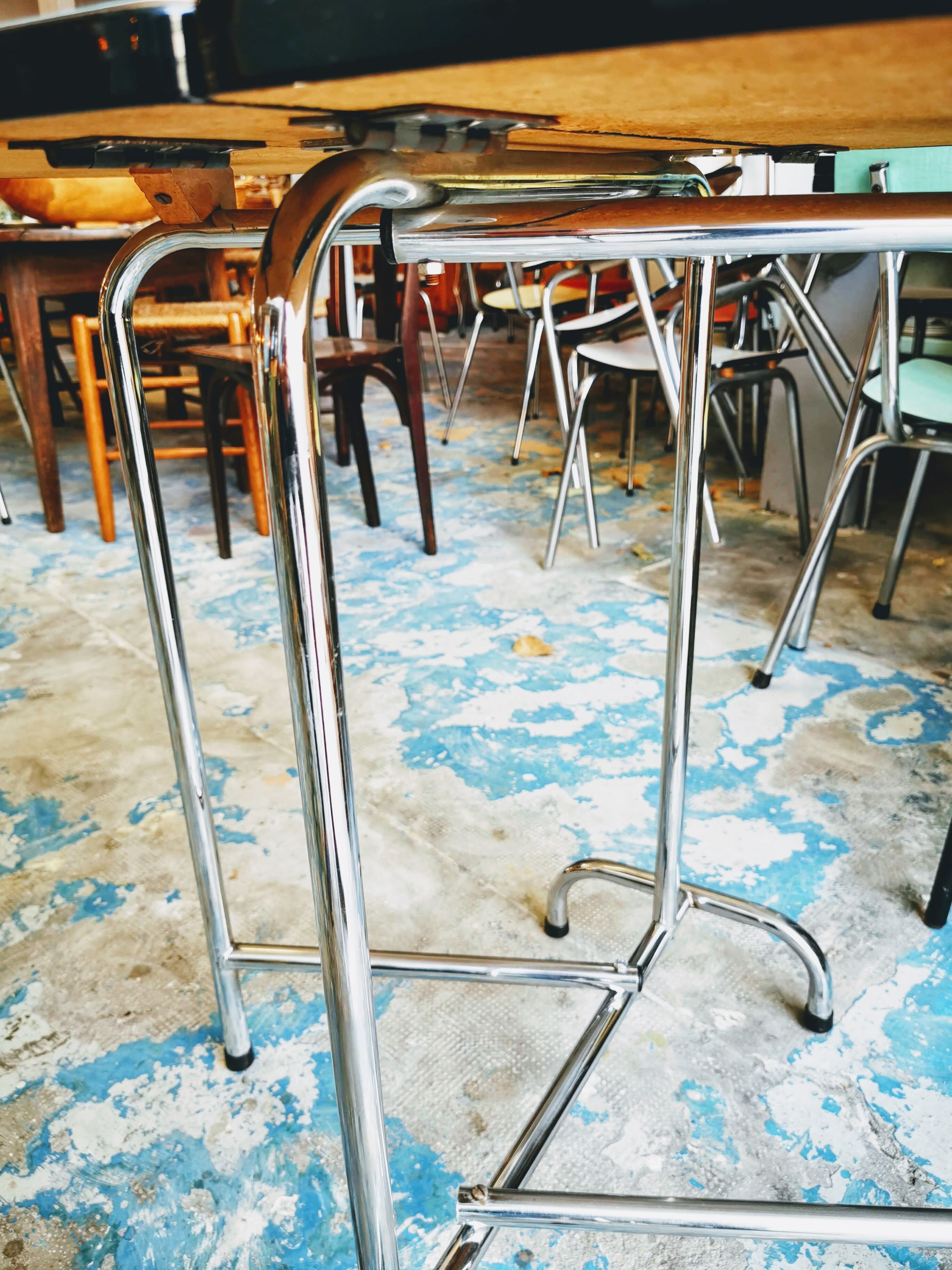 Shapeica folding table