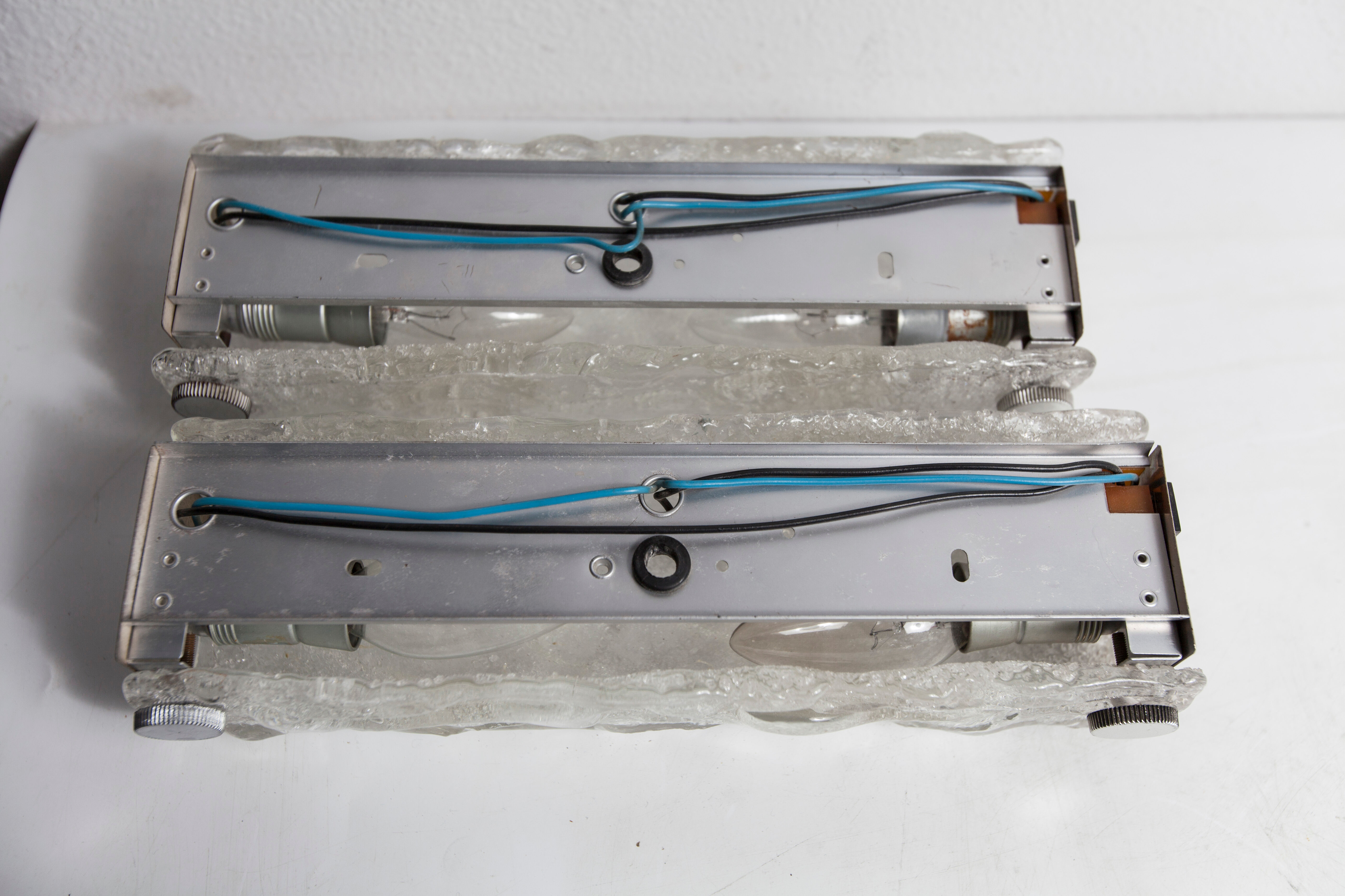Pair of wall lights in opaque corrugated bubble glass 1970