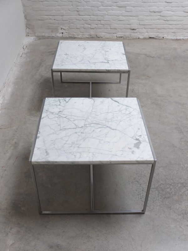 Paire de tables basses ou de tables d'appoint en marbre de Carrare et chrome, années 1970.