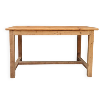 Dining table for 6 people – square feet