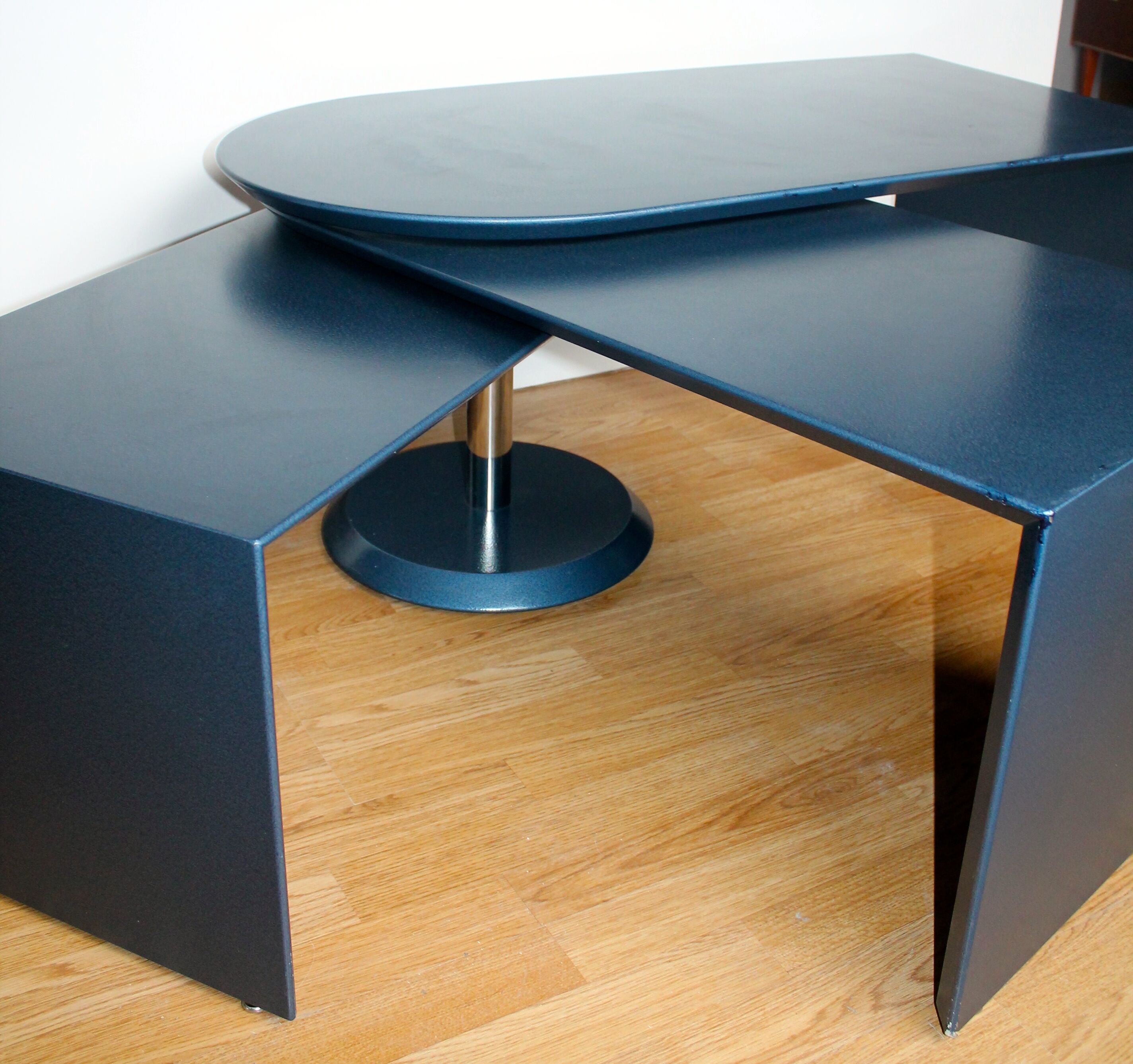 Low years 80,3 trays swivel table