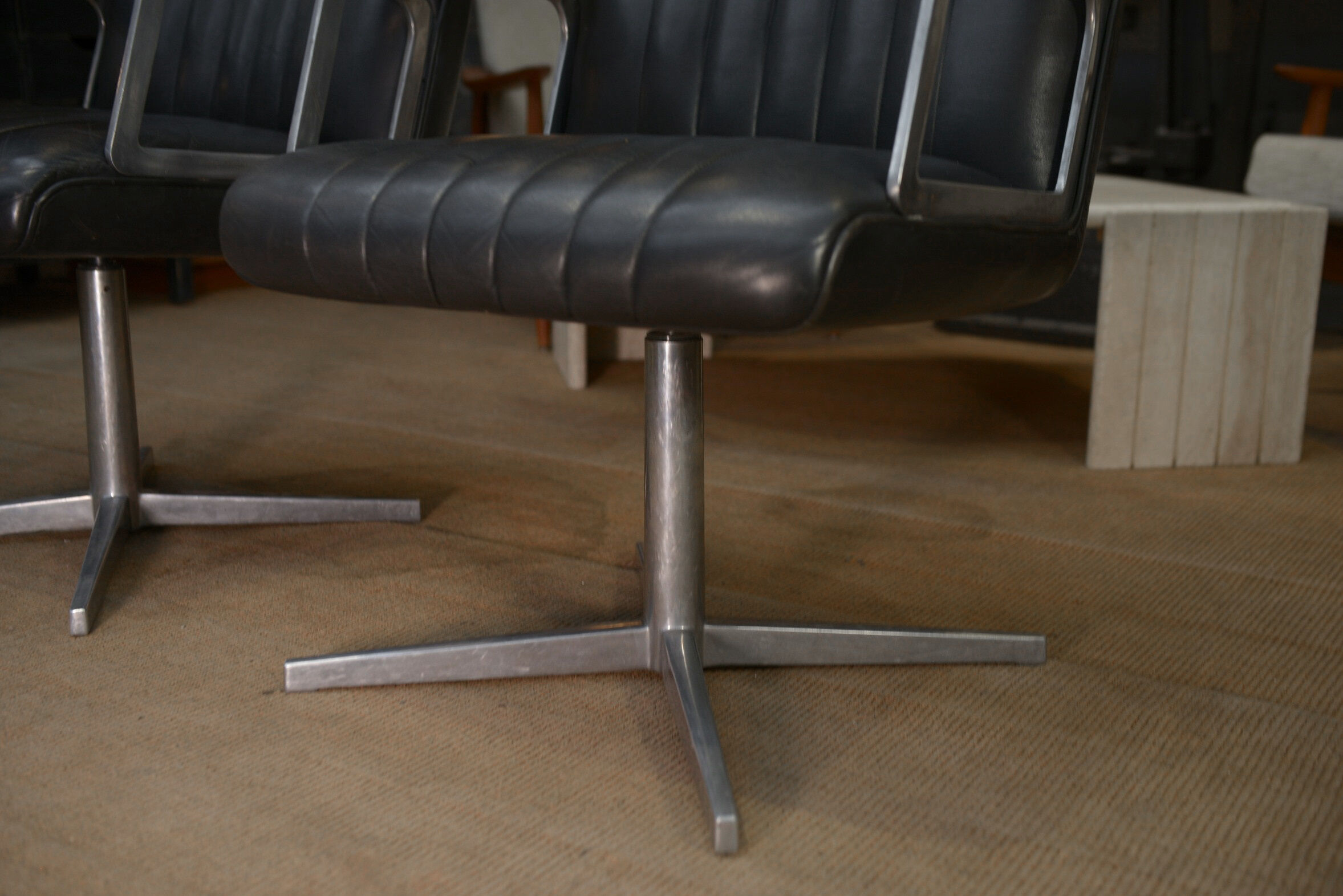 Design office chairs in swivel metal leather 1970