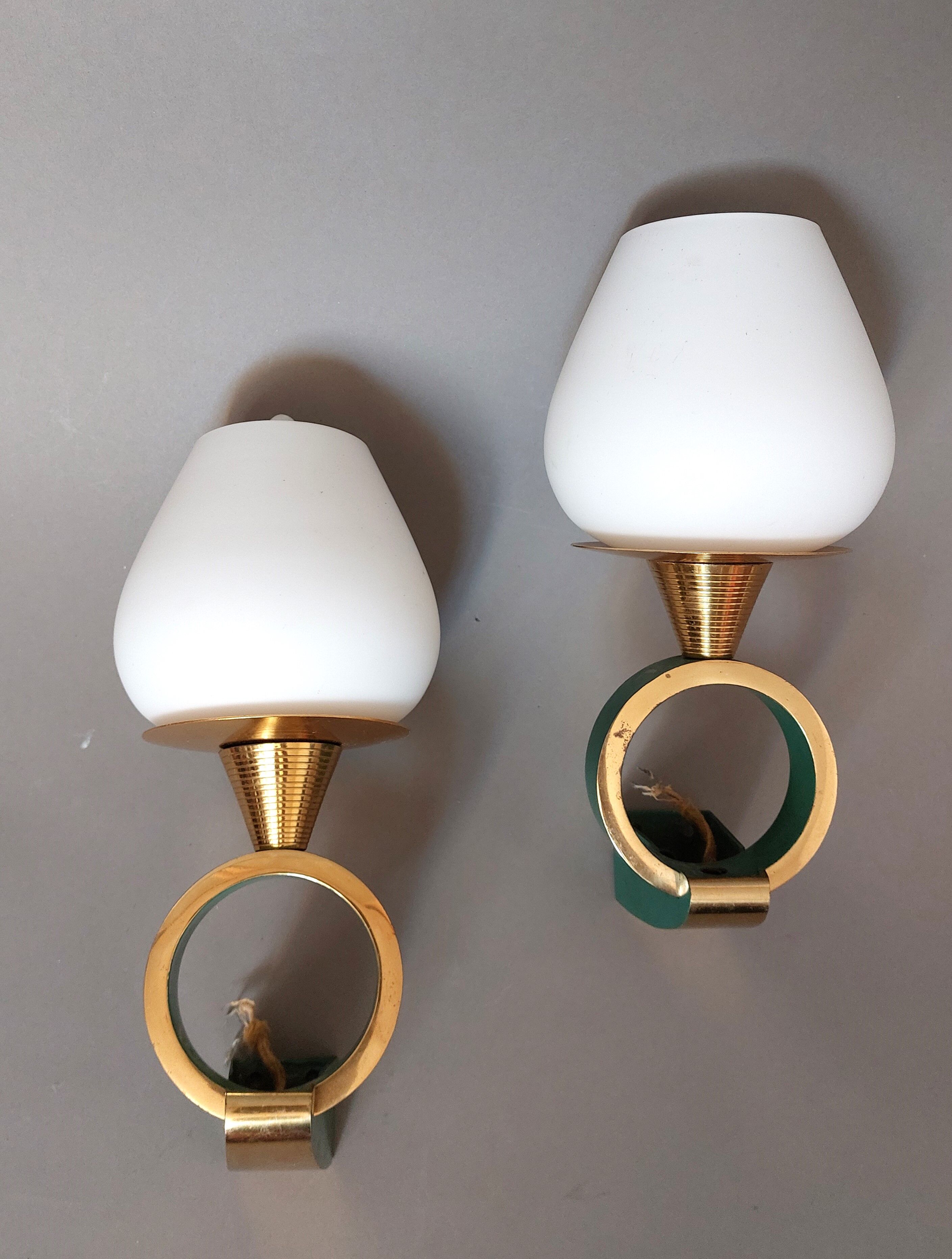 Pair of sconces in gilded brass and Art Deco lacquered