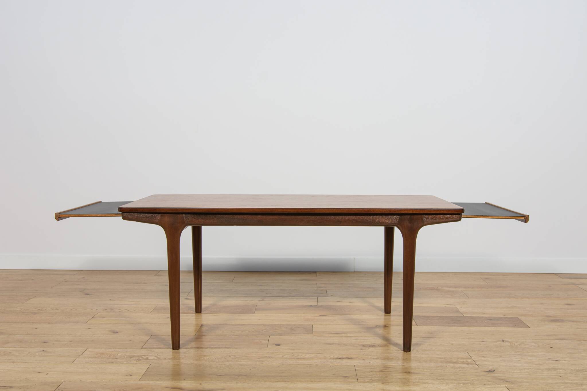 Table basse en teck de style mid-century de McIntosh, Royaume-Uni, années 1960.