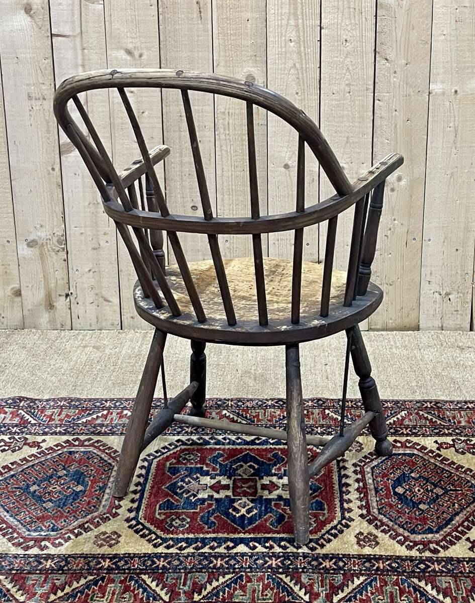 19th century English armchair in 19th century elm and beech