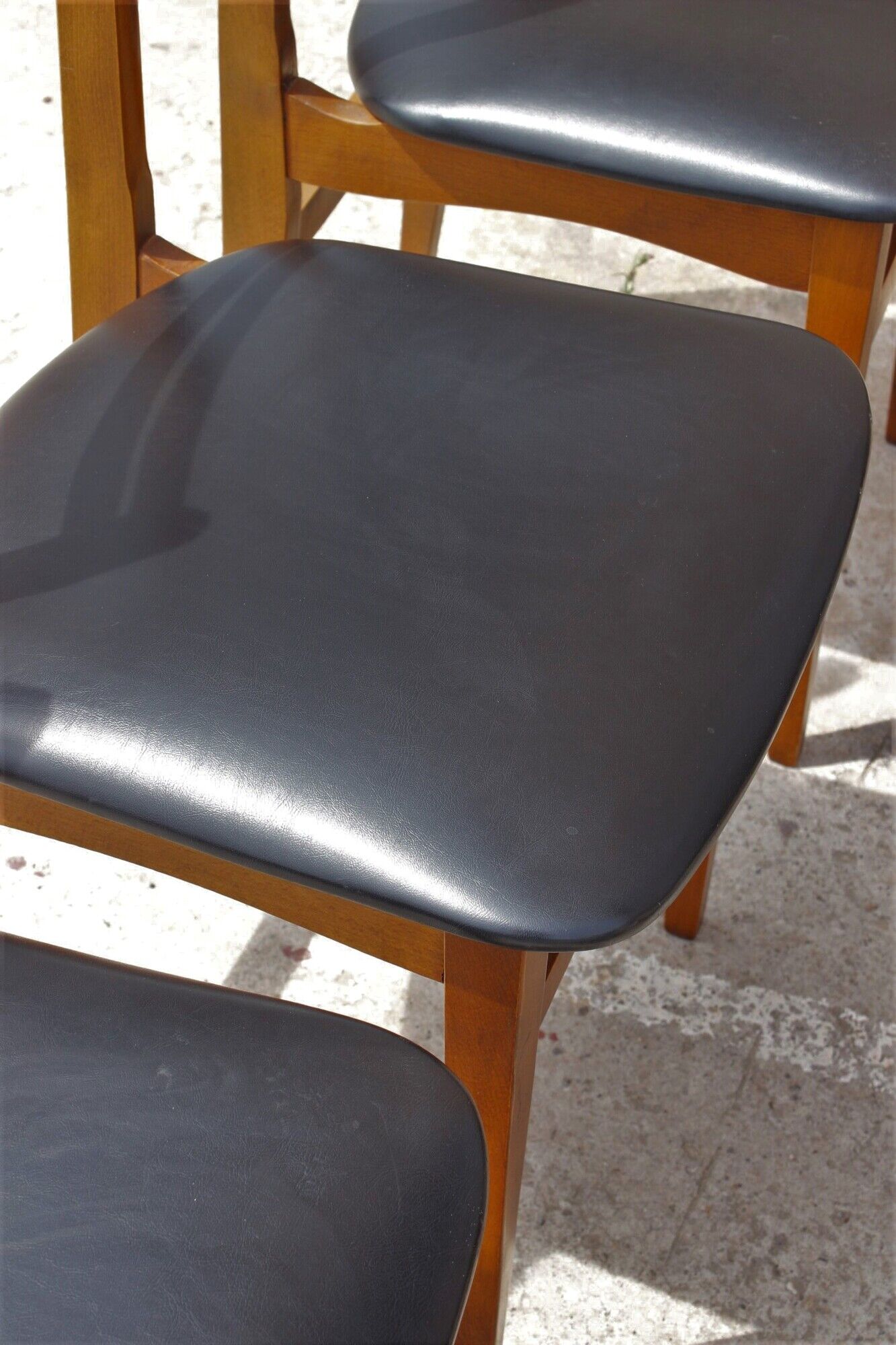 Set of 6 Scandinavian chairs in beech and black skaï, 1960s