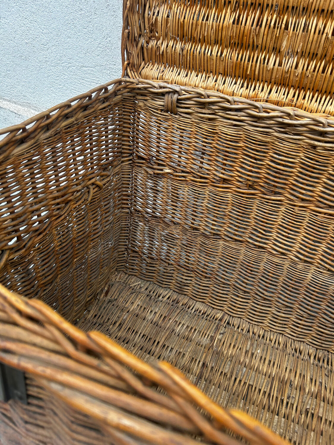 Woven wicker basket