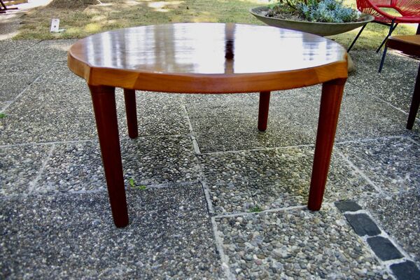 Table basse ronde organique en teck massif par john boné pour michael laursen danemark 1960
