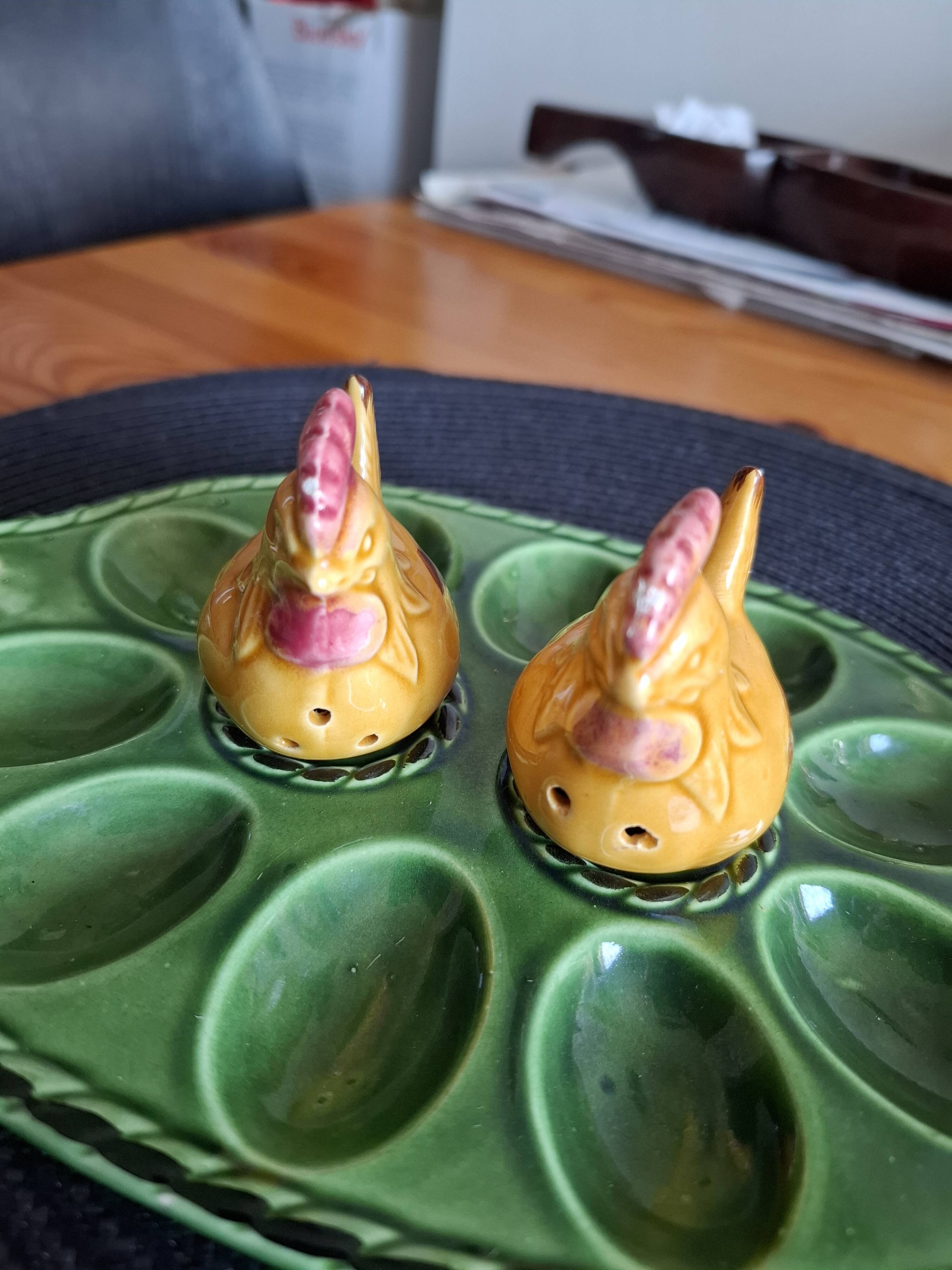 Earthenware egg dish with chicken-shaped salt and pepper shakers