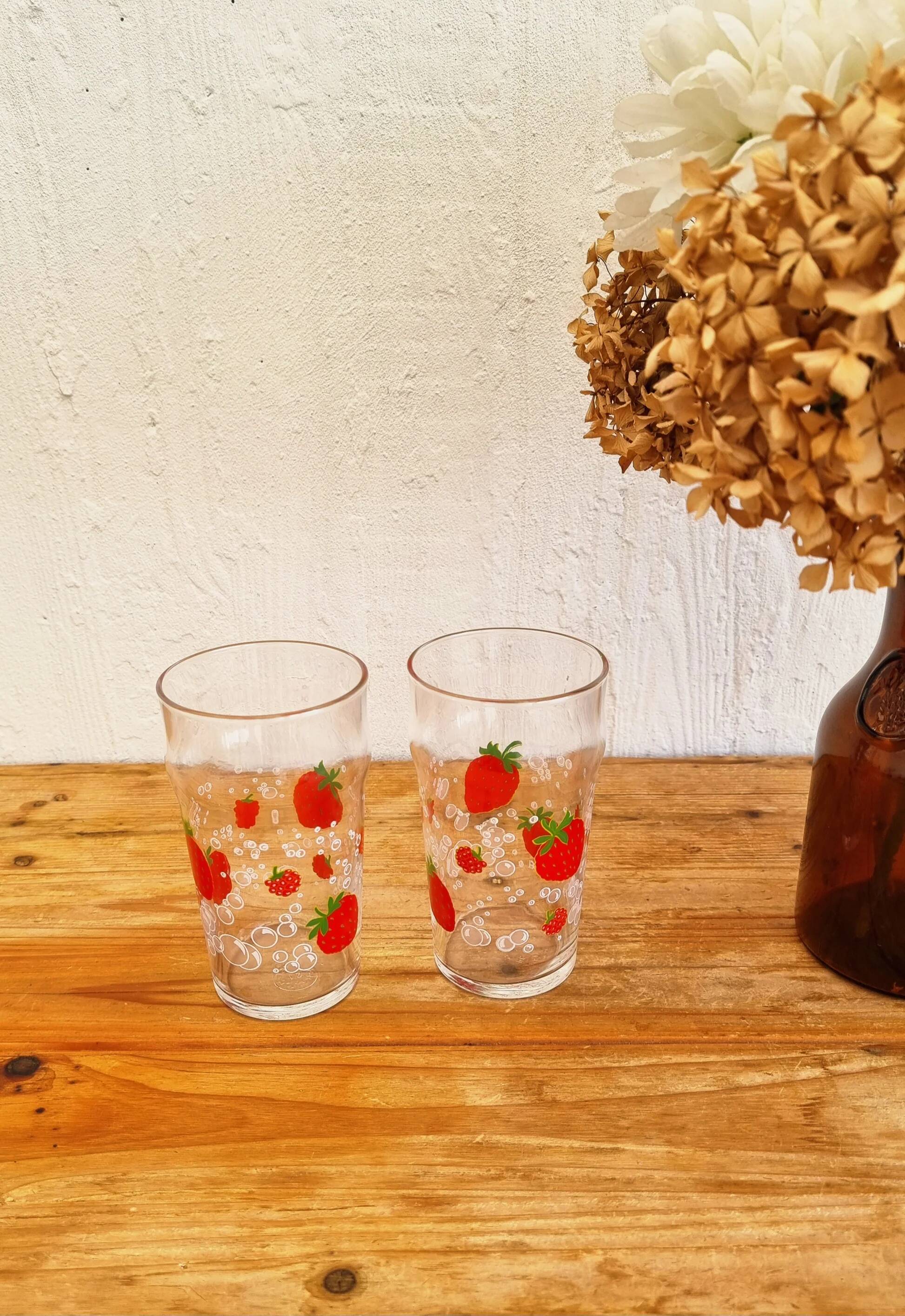Lot de 2 grands verres vintage Arcoroc décor fraises