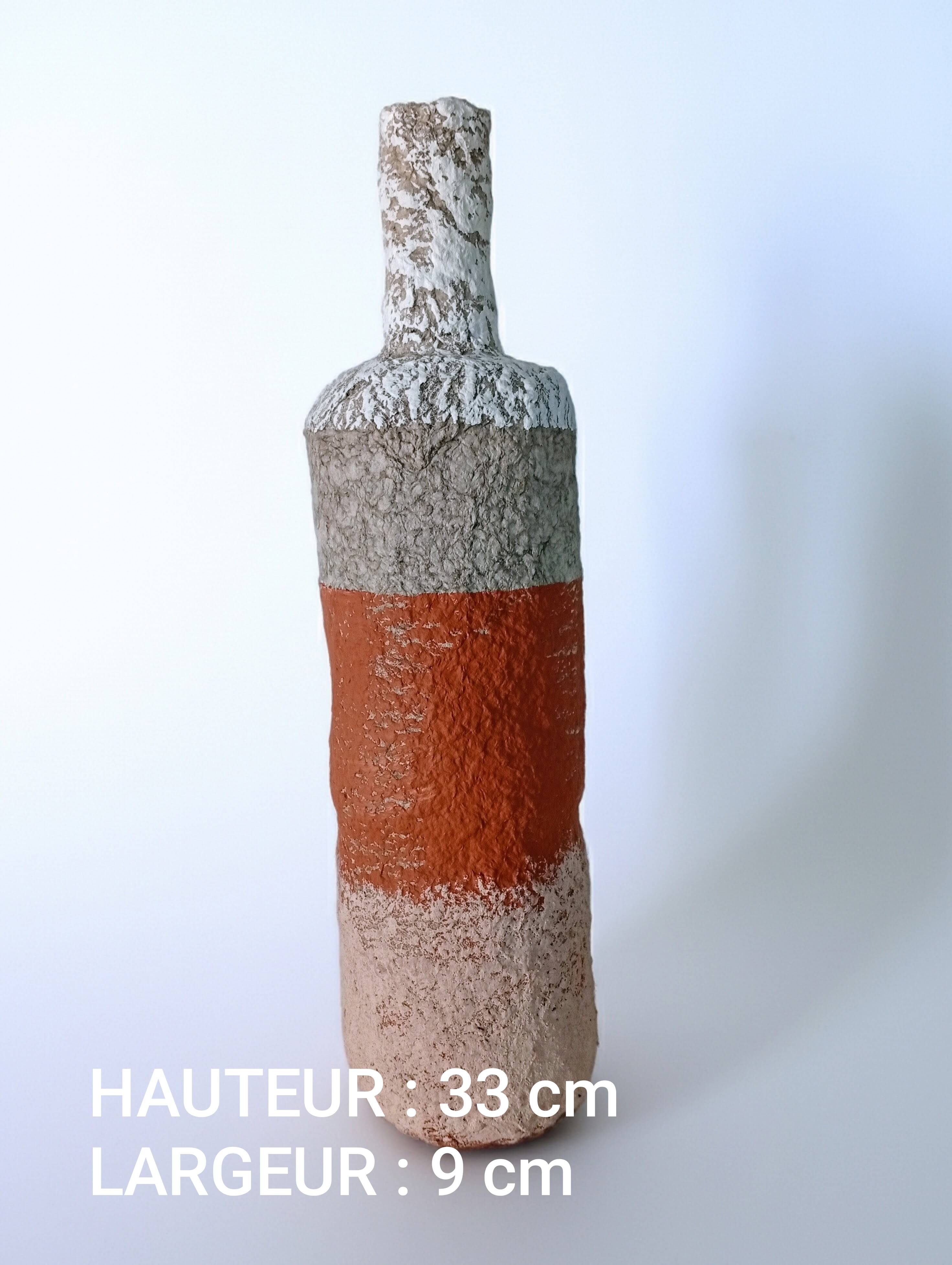 Sculptural vase with a mineral Boho spirit.