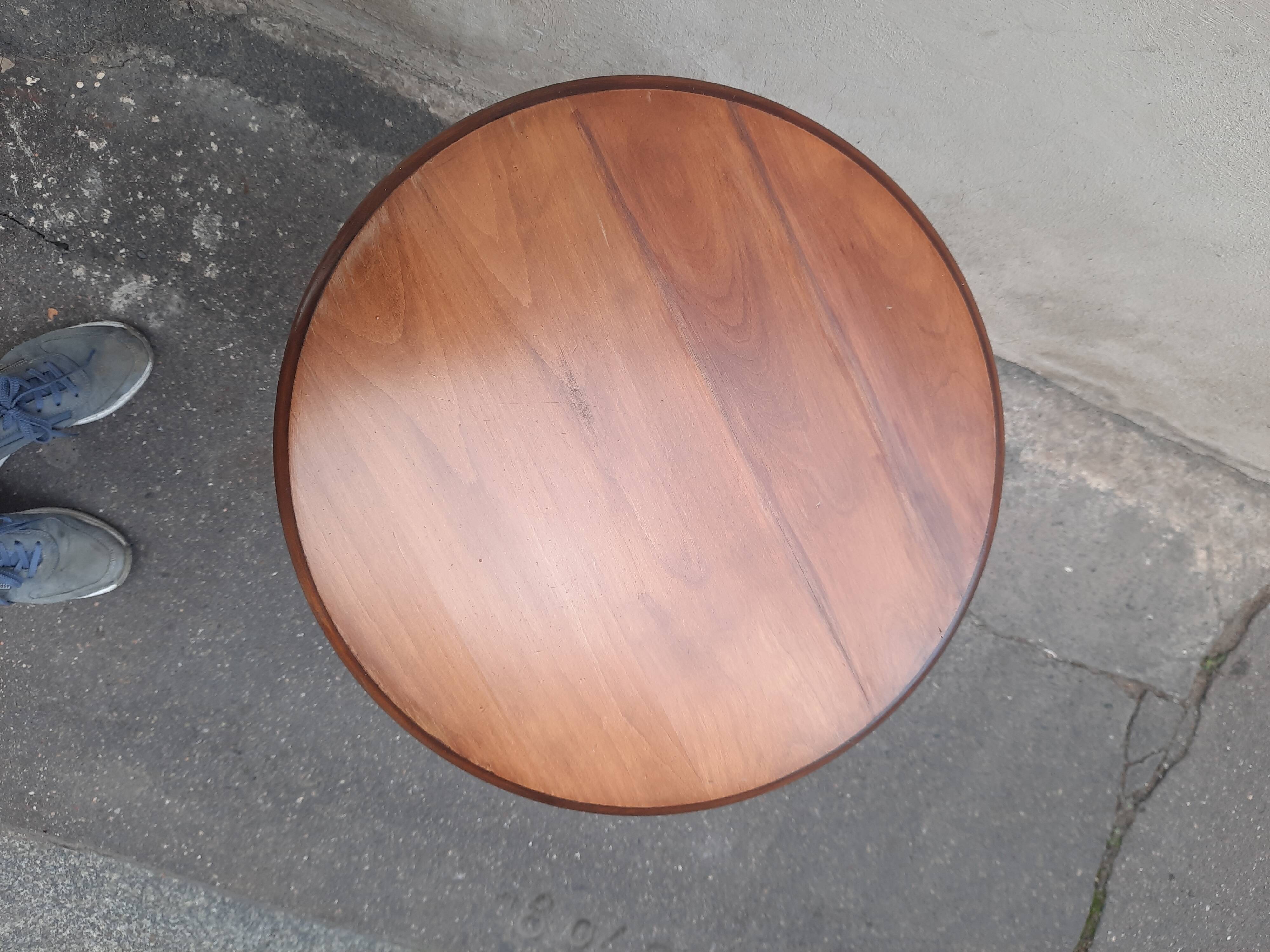 Folding coffee table