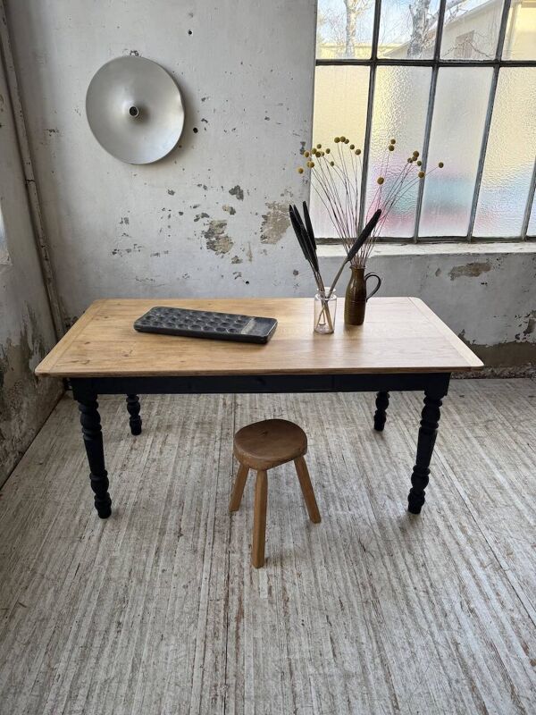 Table de ferme en chêne, pieds tournés noirs
