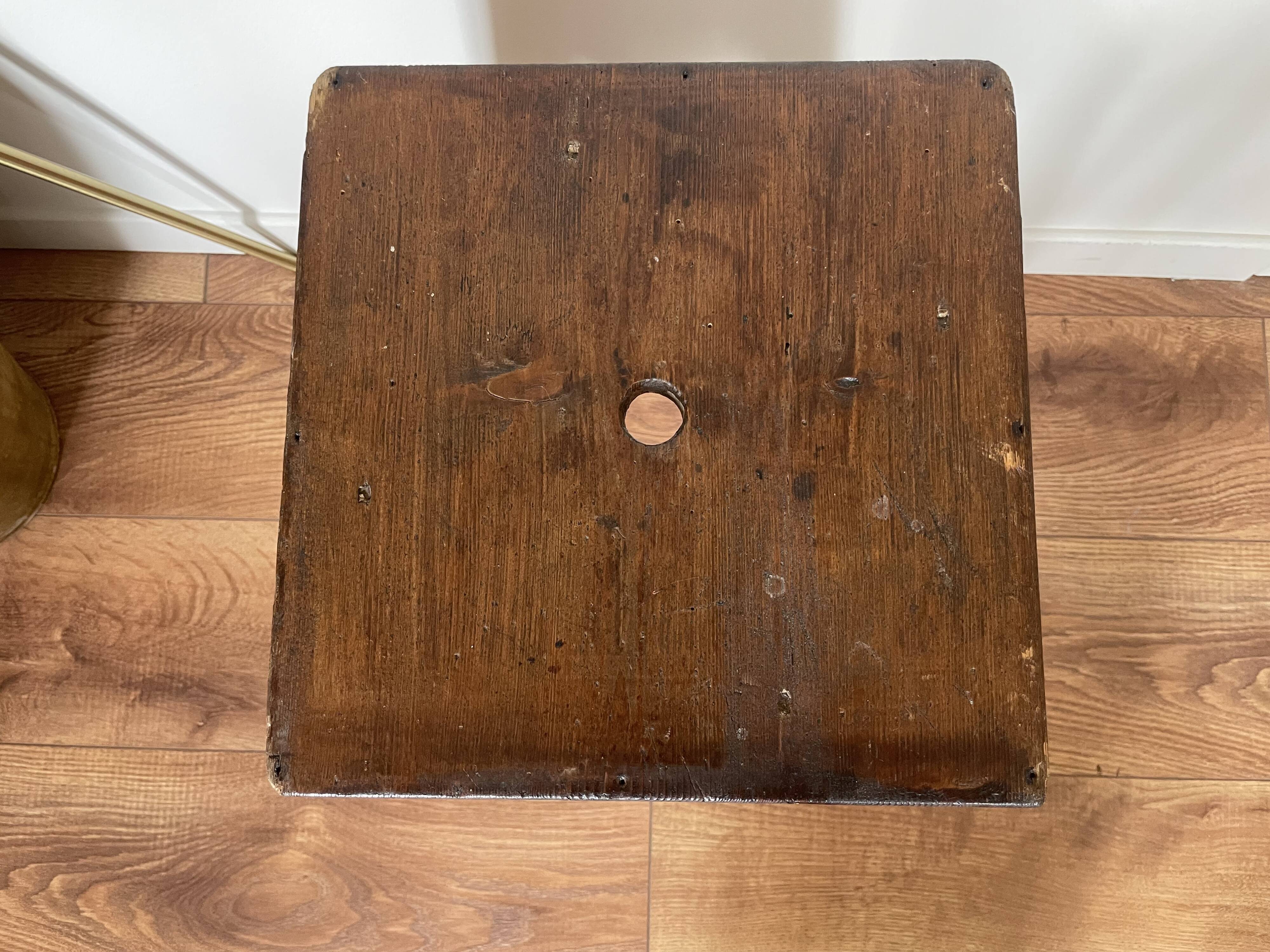 Tabouret ancien