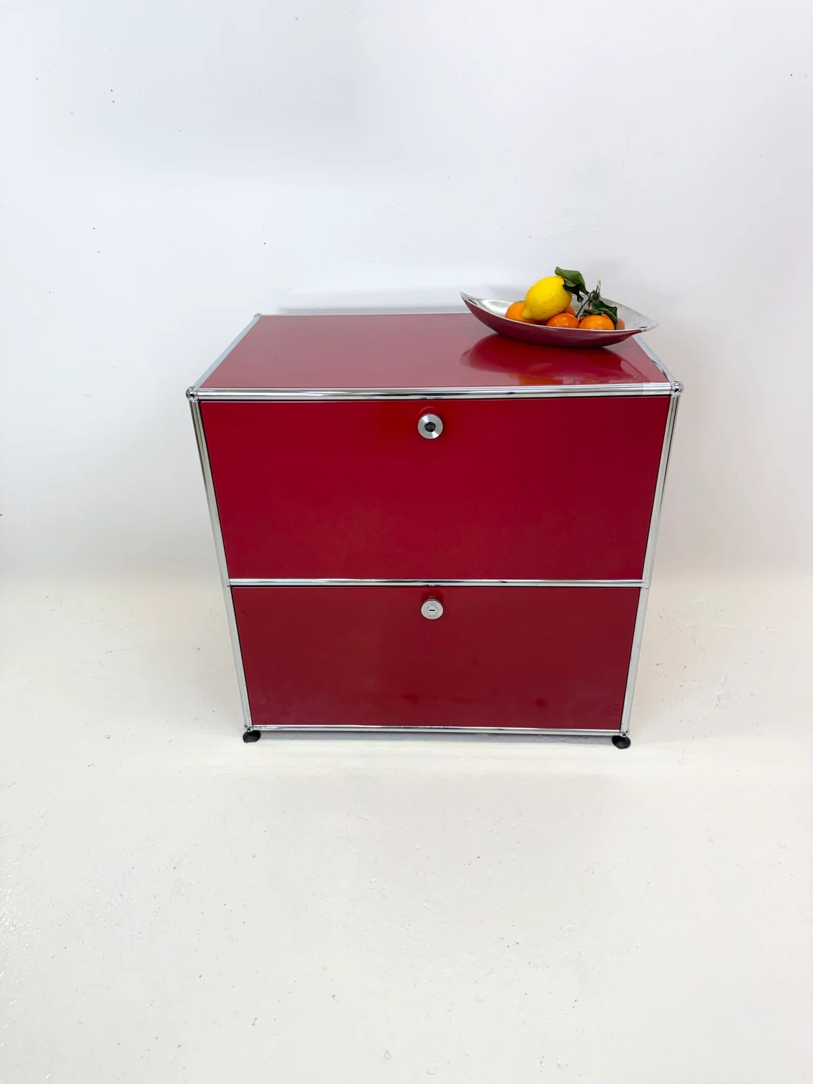 USM Haller "Ruby Red" – storage unit (as new condition)
