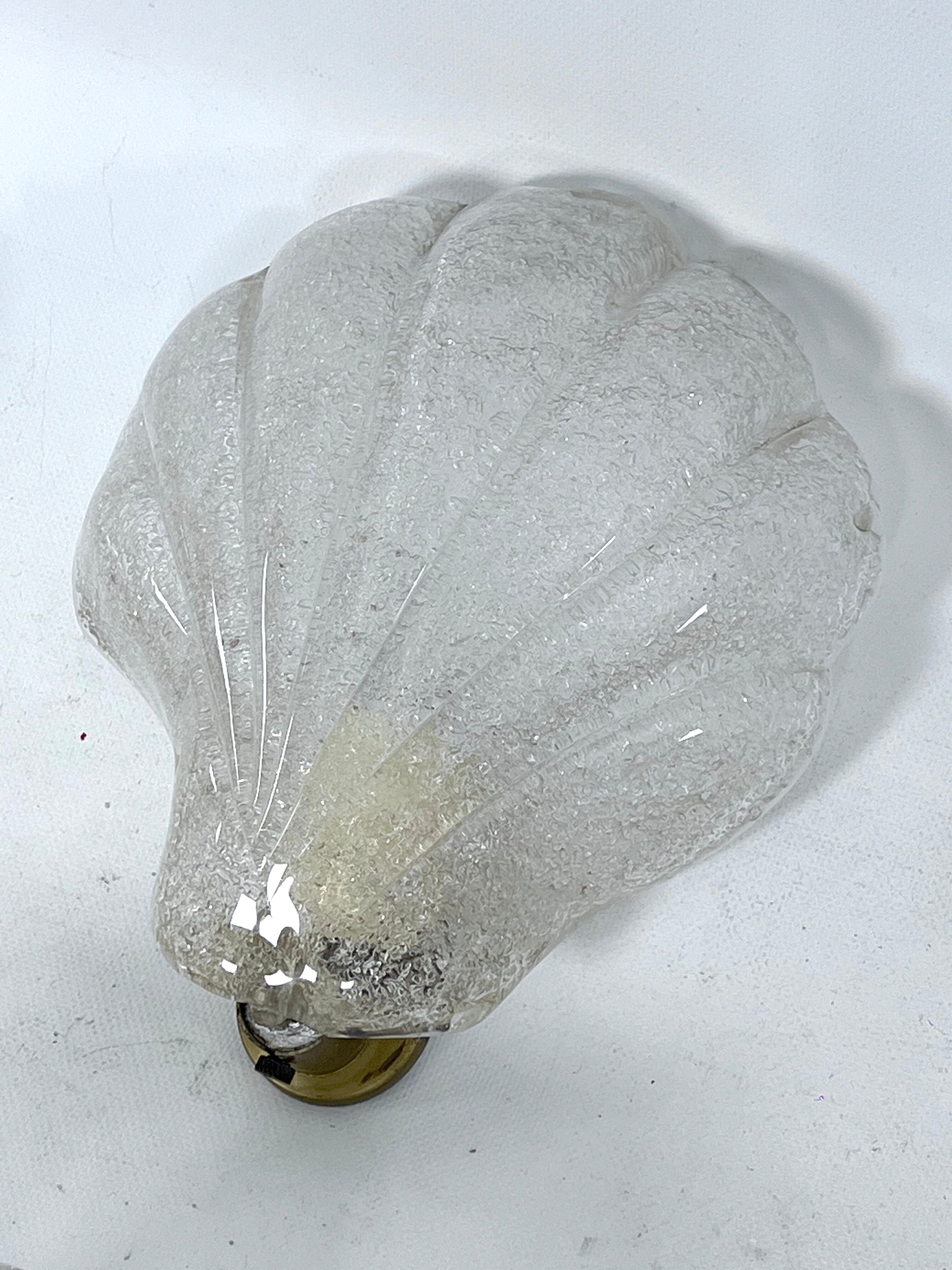 Ensemble de quatre appliques coquillages en verre de Murano et laiton, Italie des années 1970